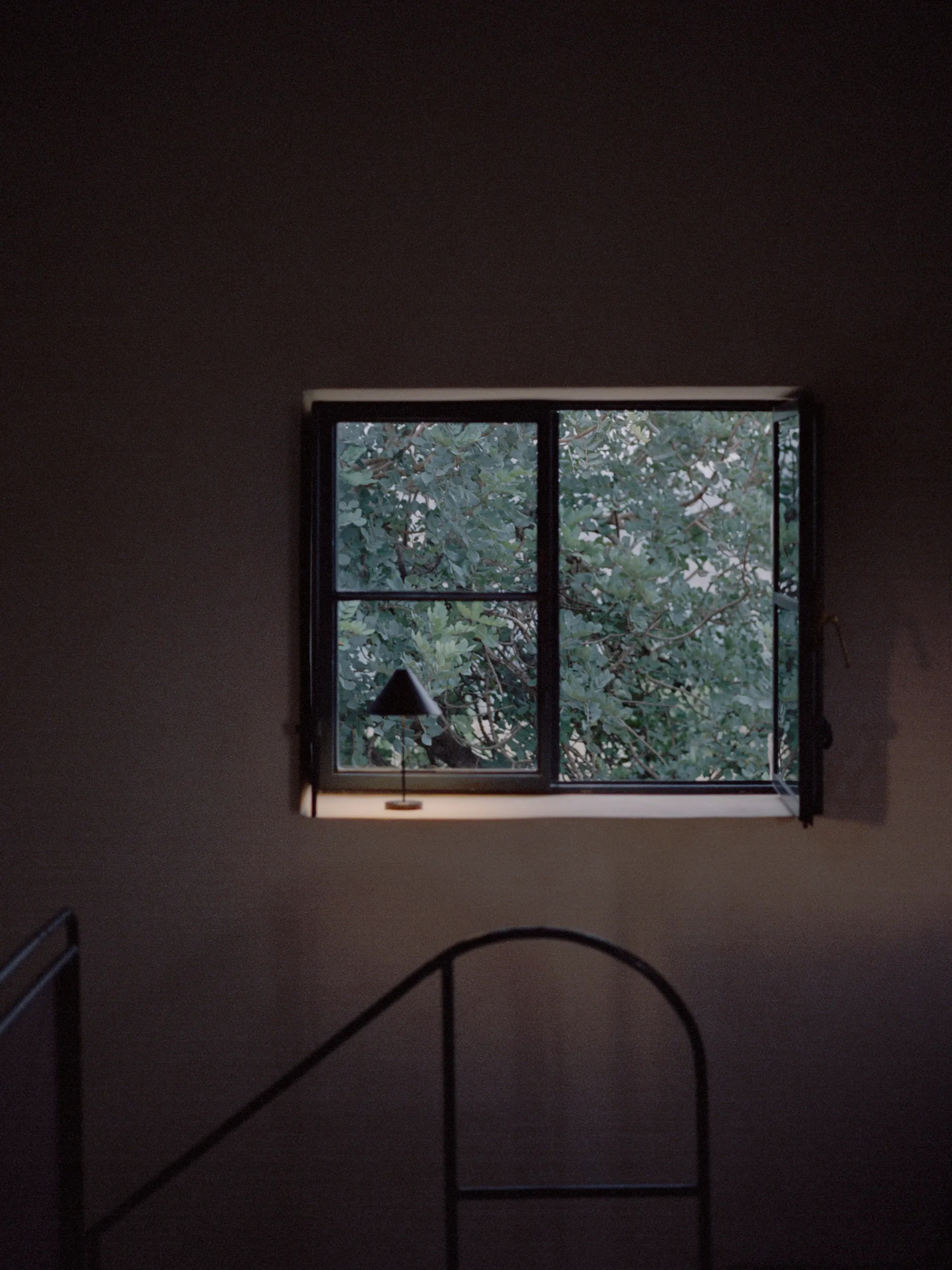 Brolly portable -pöytävalaisin, Steel black New Works