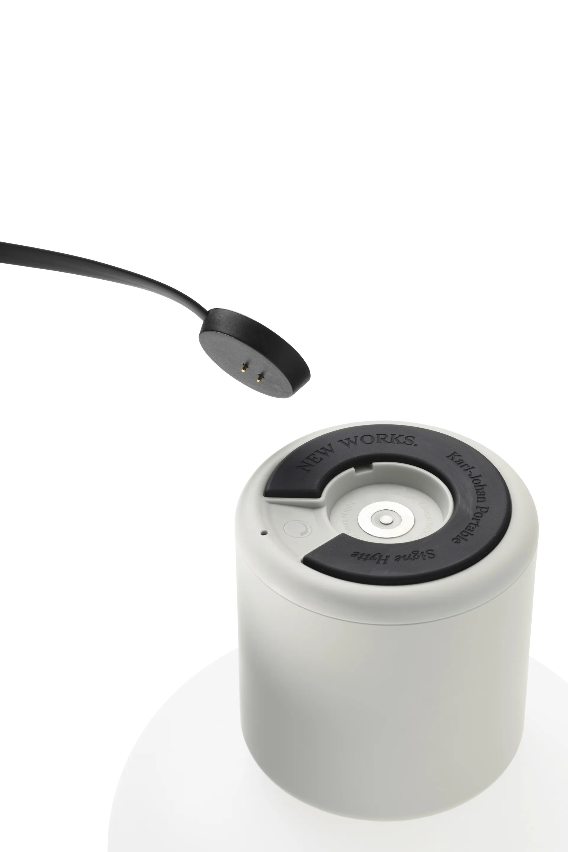 Karl-Johan pöytävalaisin kannettava, Light grey New Works