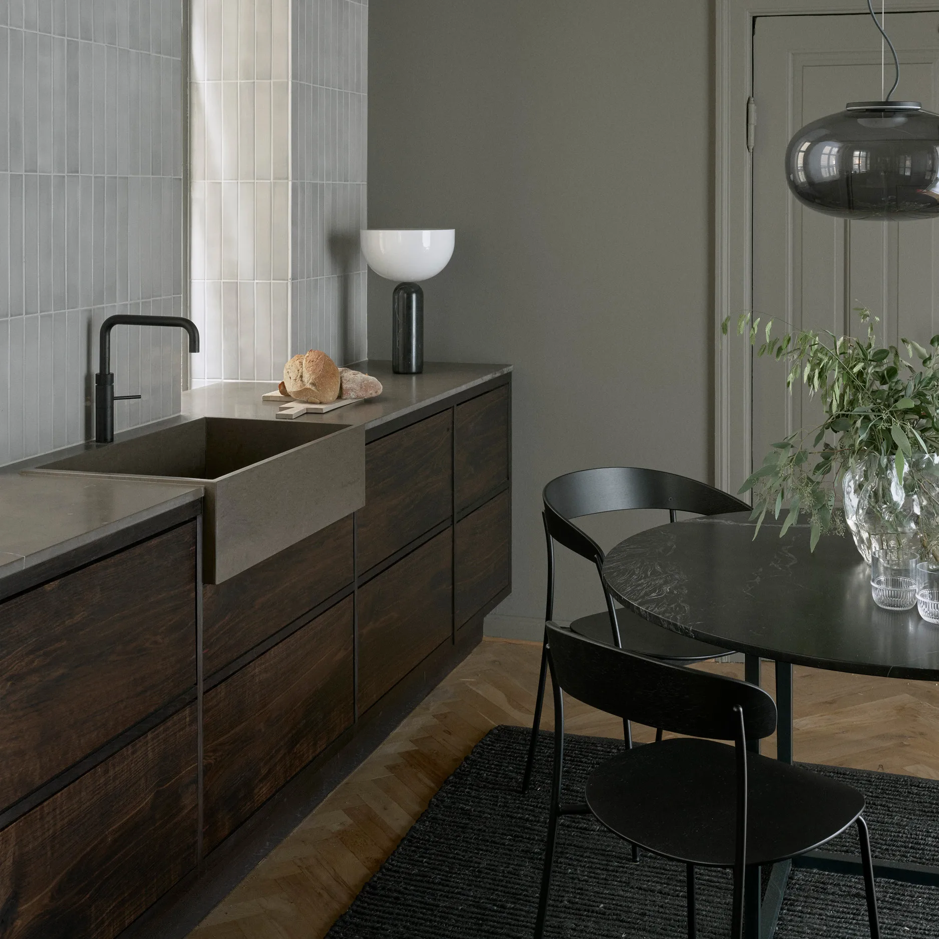 Kizu pöytävalaisin large, Black marble New Works