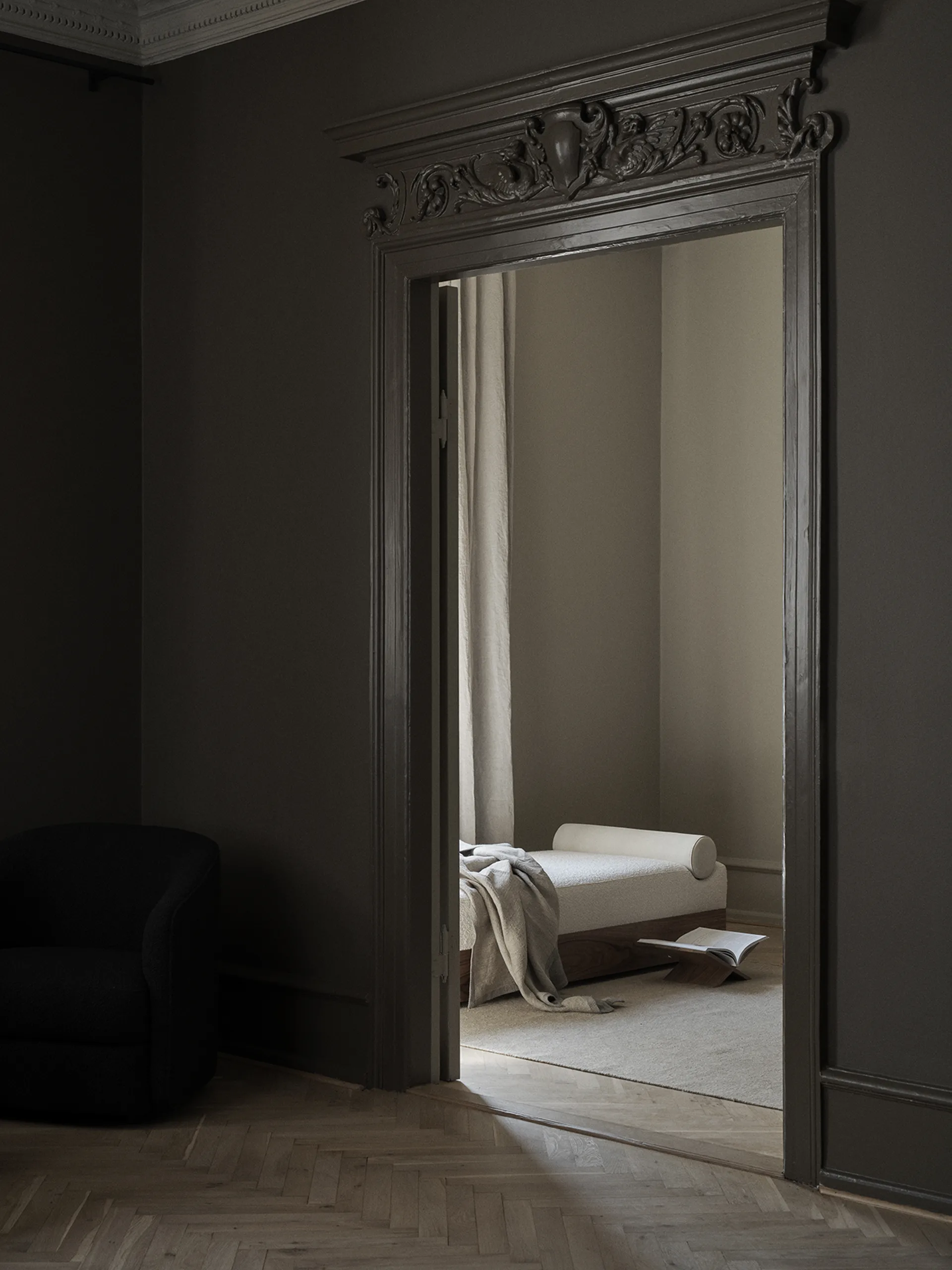 Mass päiväpeitto 200x75x51 cm, Karakorum ivory 001-walnut New Works