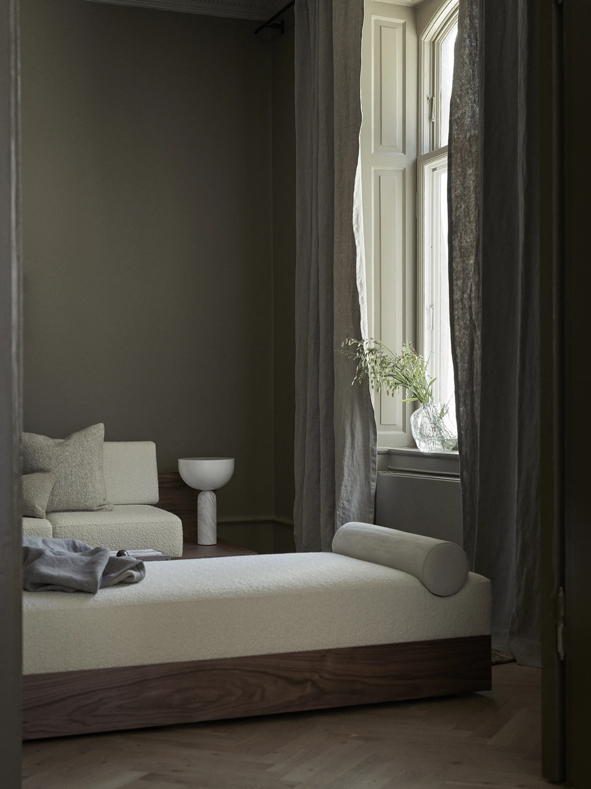 Mass päiväpeitto 200x75x51 cm, Karakorum ivory 001-walnut New Works