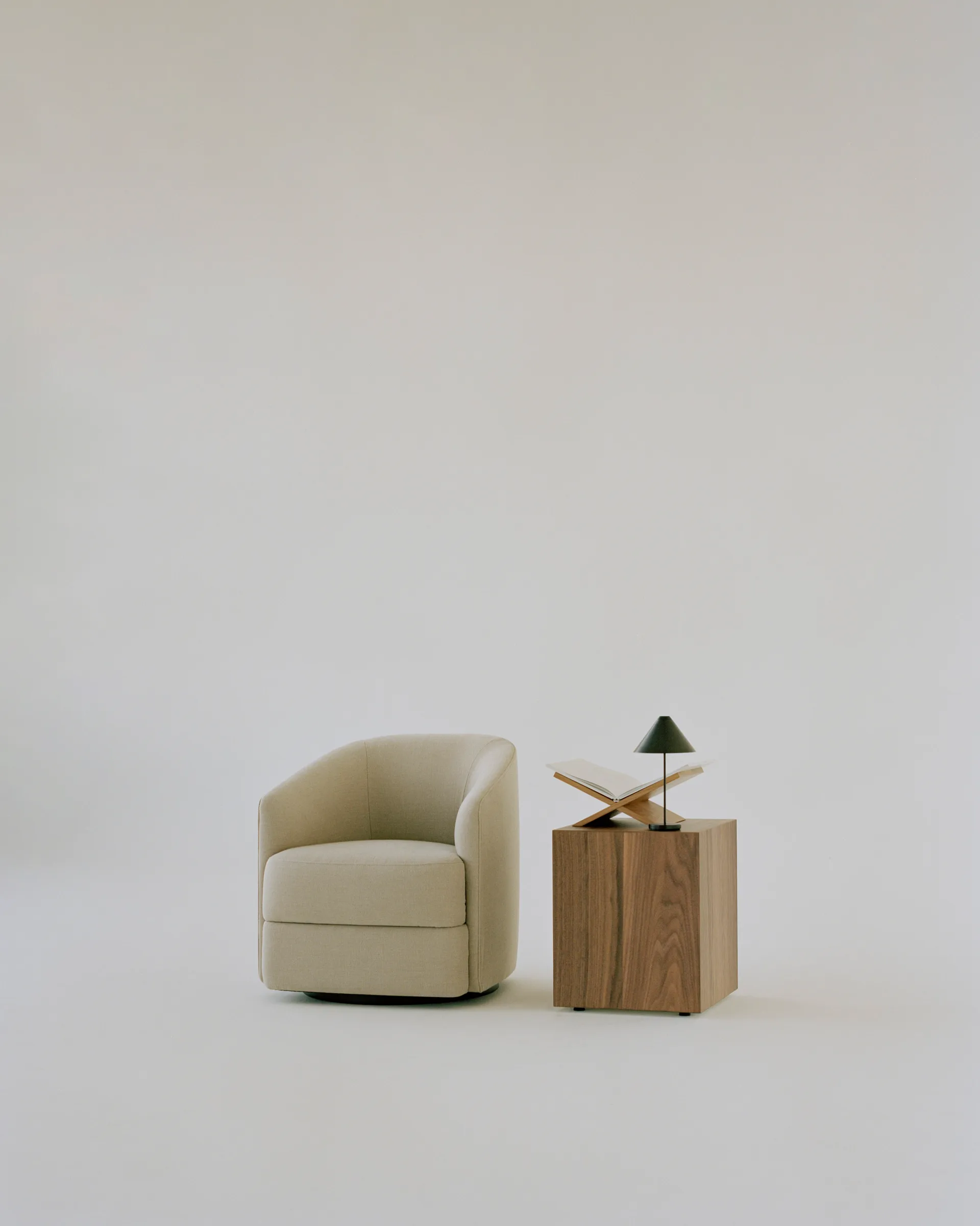 Mass sivupöytä 40x40x47 cm, Walnut New Works