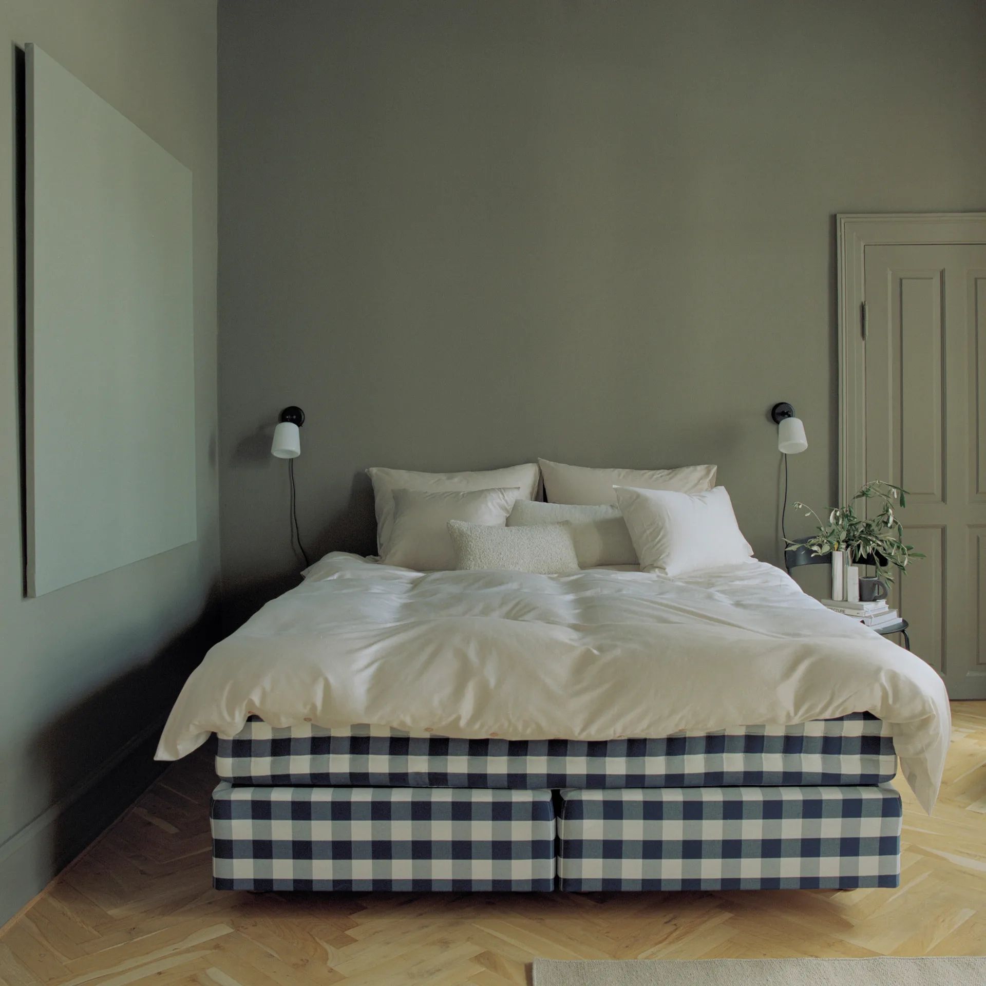 Materiaali seinävalaisin, White opal glass New Works