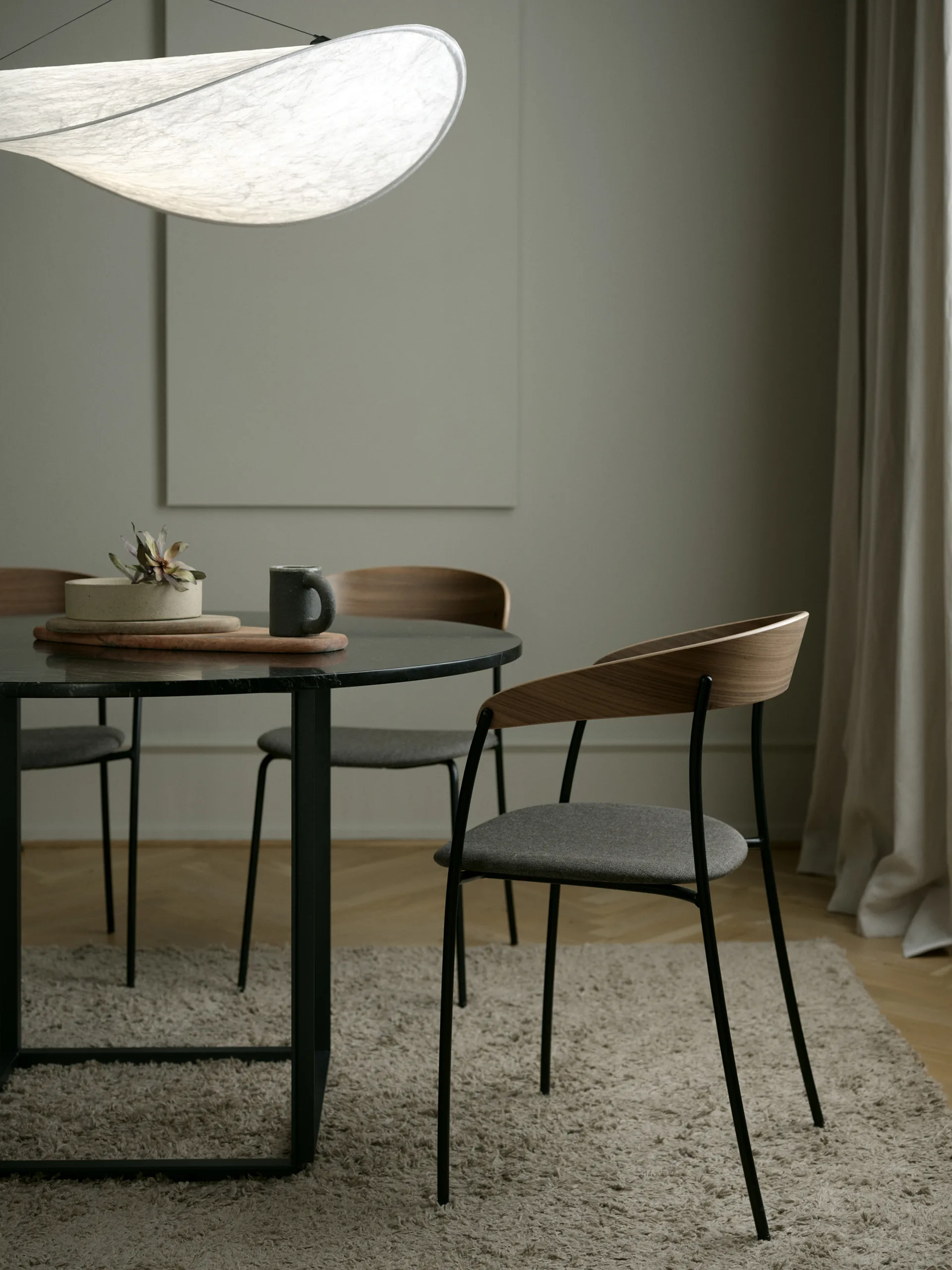 Missing käsinojallinen tuoli, Saksanpähkinä-Molly 2 170 New Works