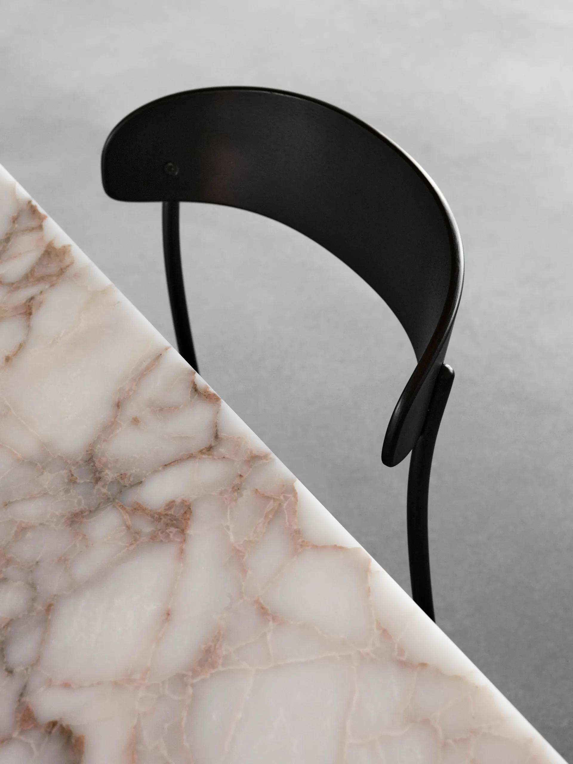 Missing tuoli, Musta saarni New Works