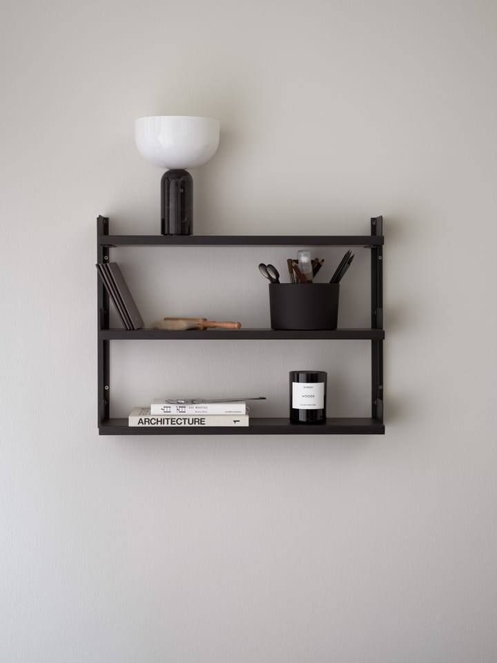 New Works Tea Shelf seinään kiinnitettävä hylly 46 x 62,5 cm, Musta saarni New Works