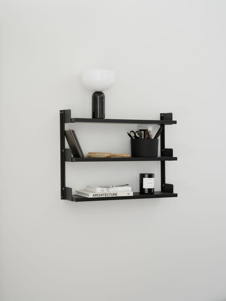 New Works Tea Shelf seinään kiinnitettävä hylly 46 x 62,5 cm, Musta saarni New Works