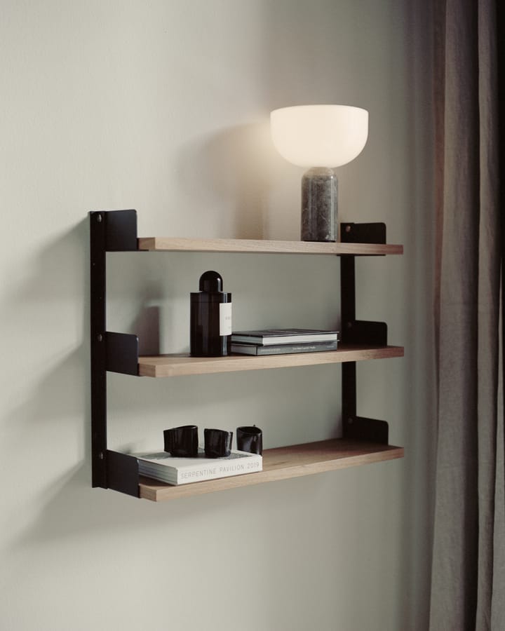 New Works Tea Shelf seinään kiinnitettävä hylly 46 x 62,5 cm, Saksanpähkinä New Works