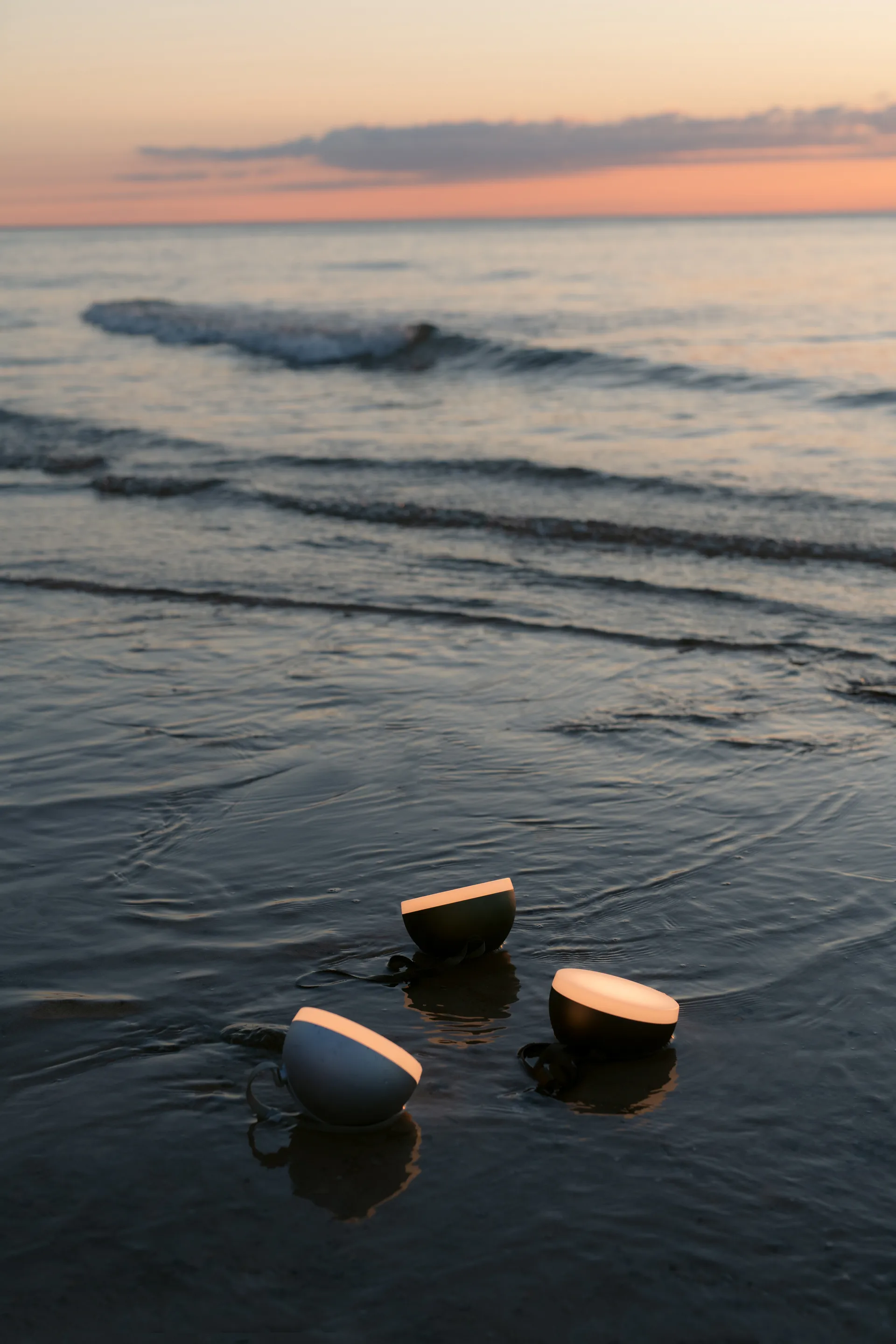 Sphere portable valaisin, Warm grey New Works