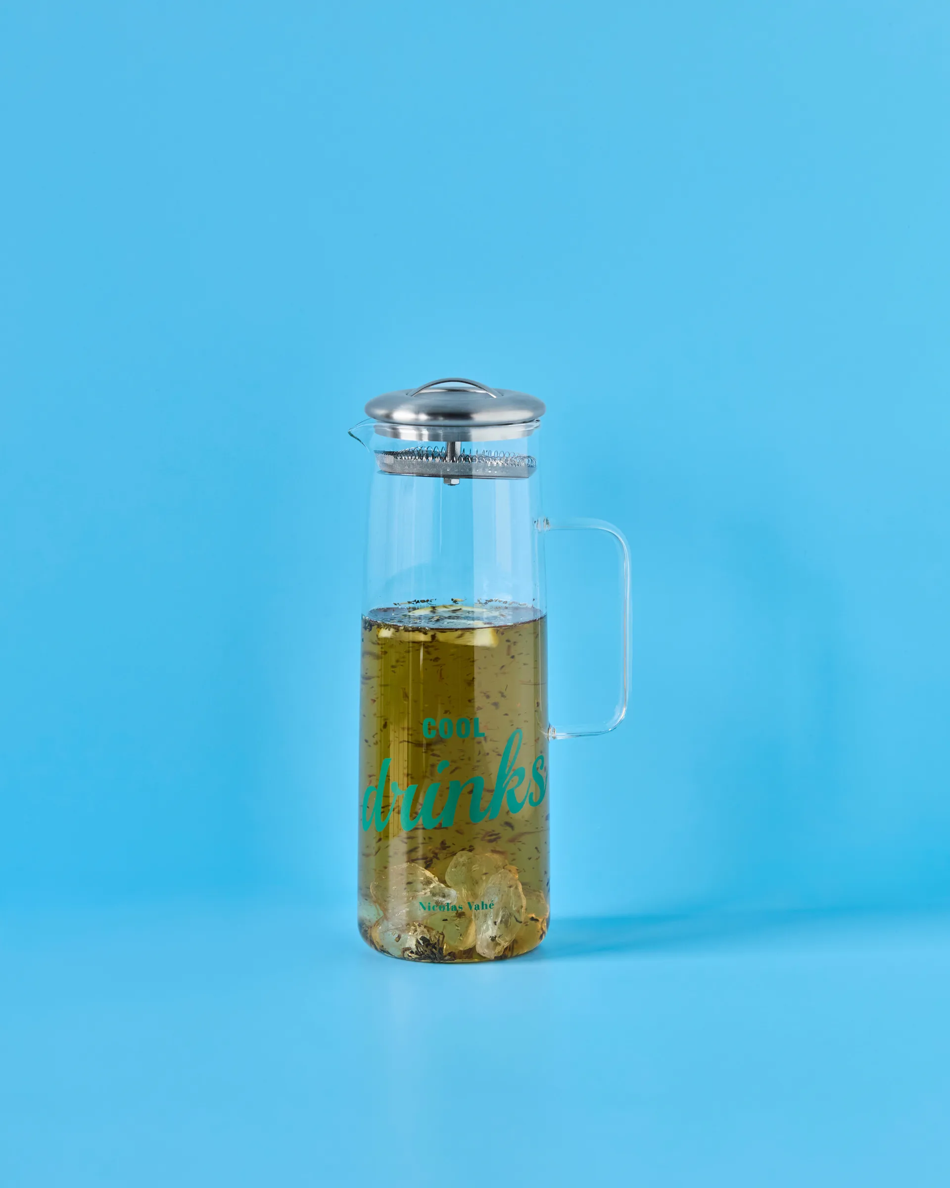 Nicolas Vahé kannu kannella, Kirkas silver Nicolas Vahé