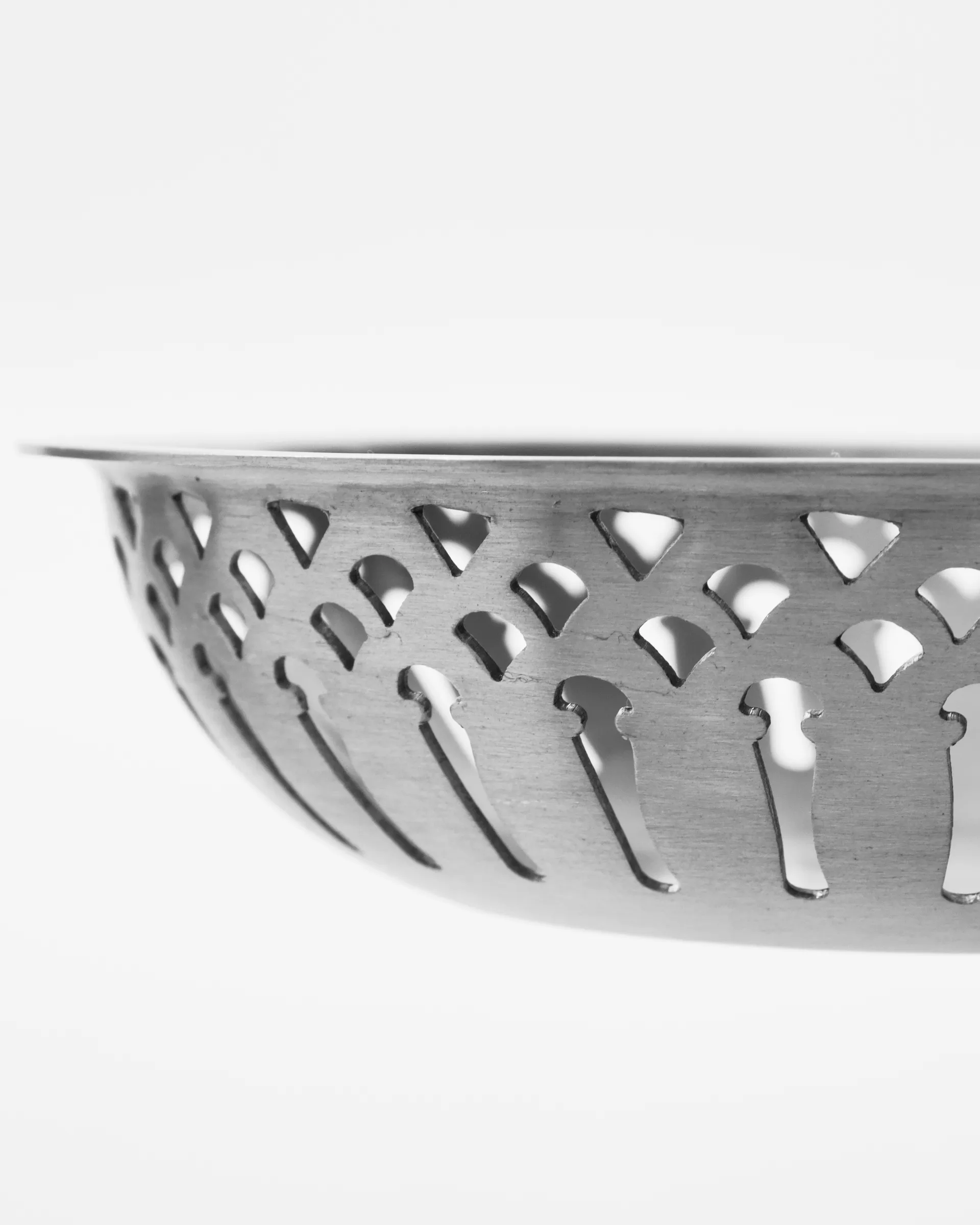 Nicolas Vahé leipäkori 2 osaa, Antiikkisilverviimeistely Nicolas Vahé