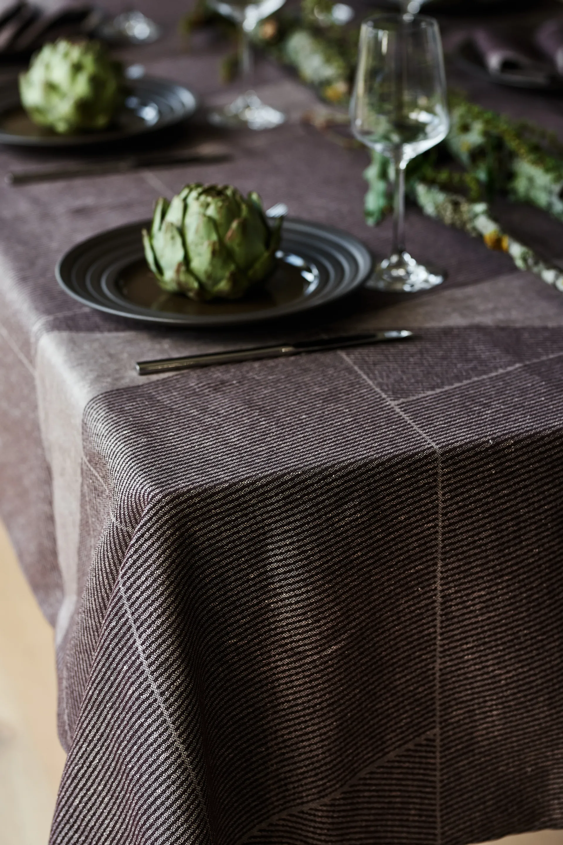 Geometric pöytäliina 147x250 cm, Ruskea-valkoinen NJRD