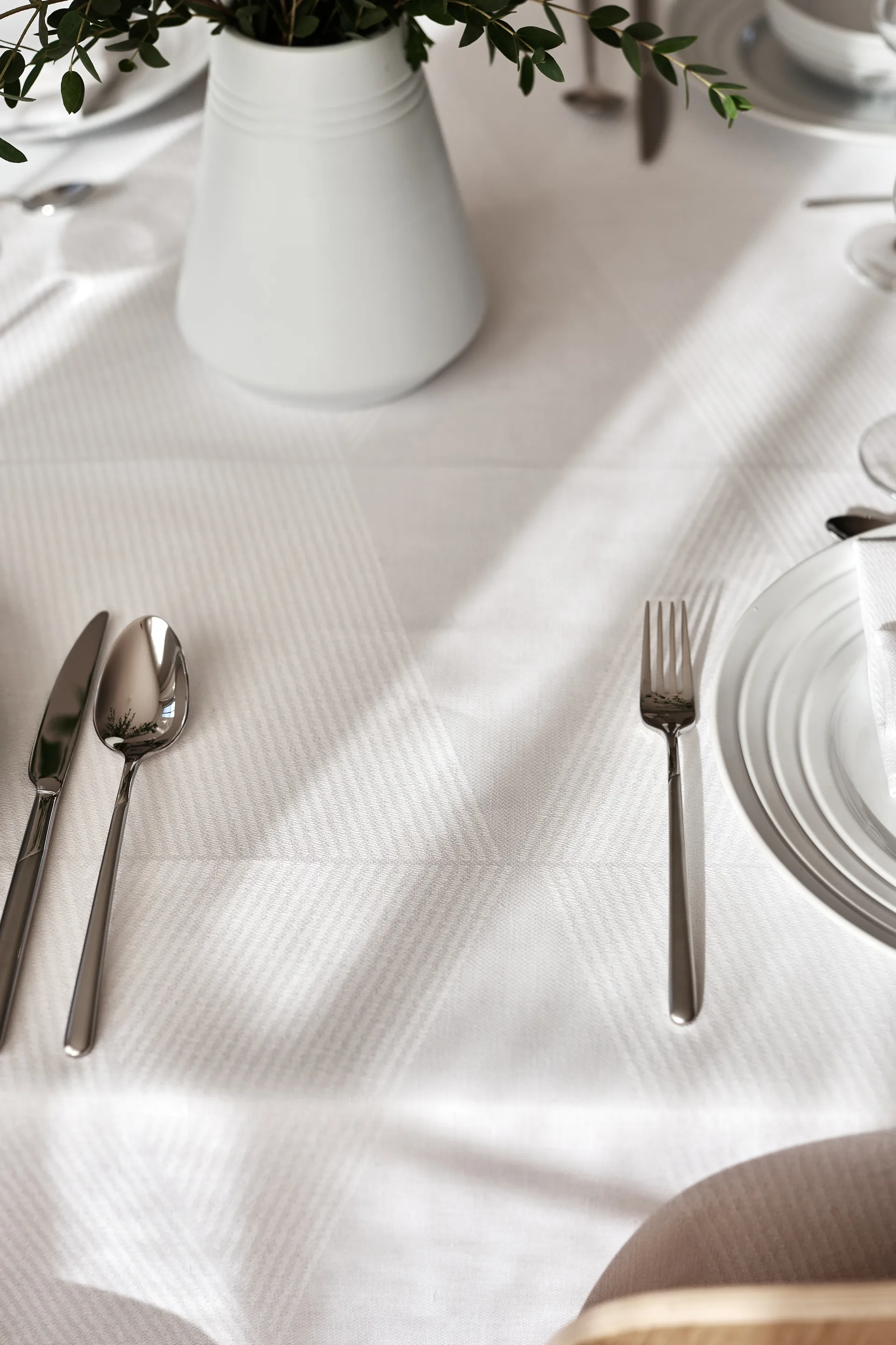 Geometric pöytäliina 147x250 cm, Valkoinen NJRD