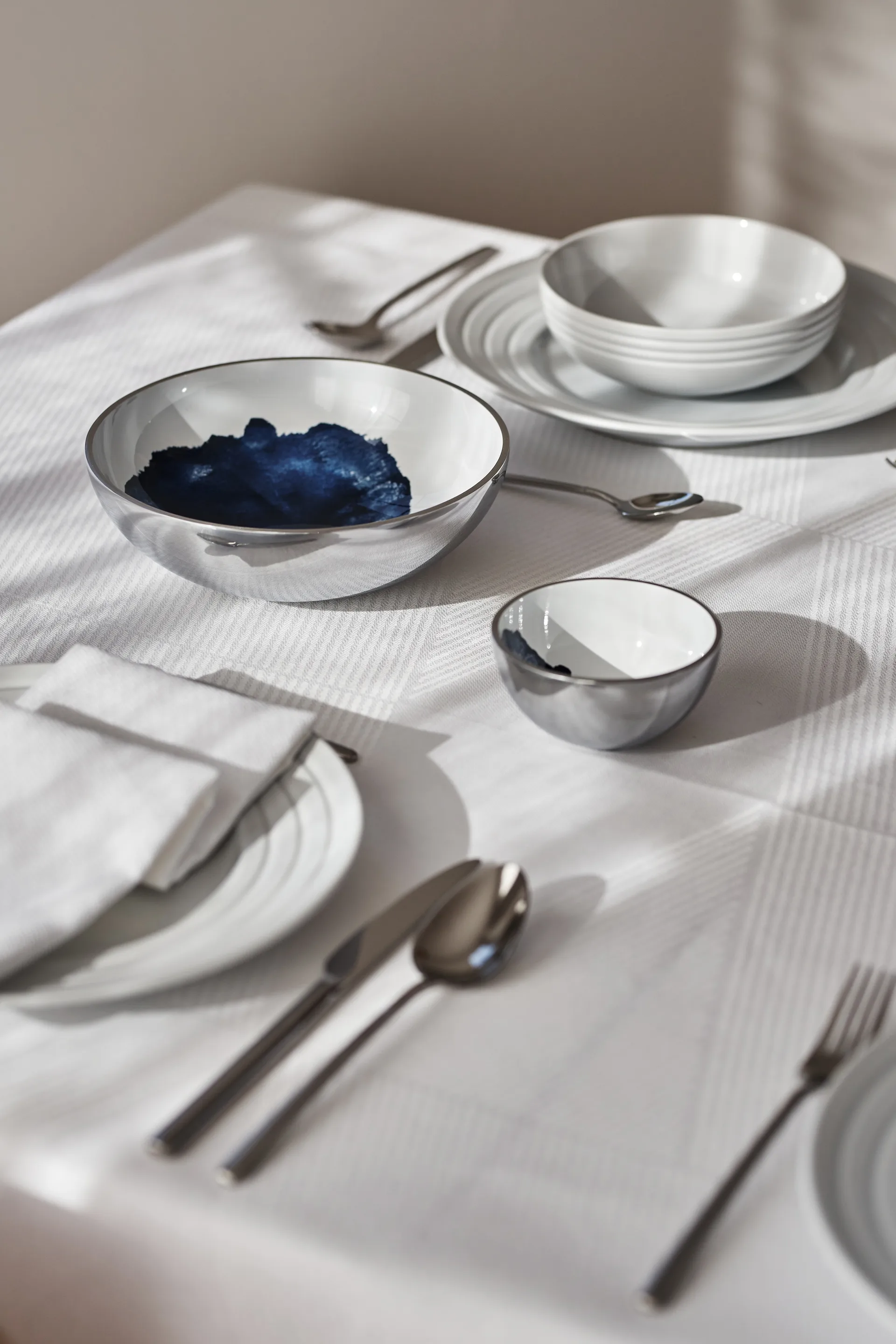 Geometric pöytäliina 147x250 cm, Valkoinen NJRD