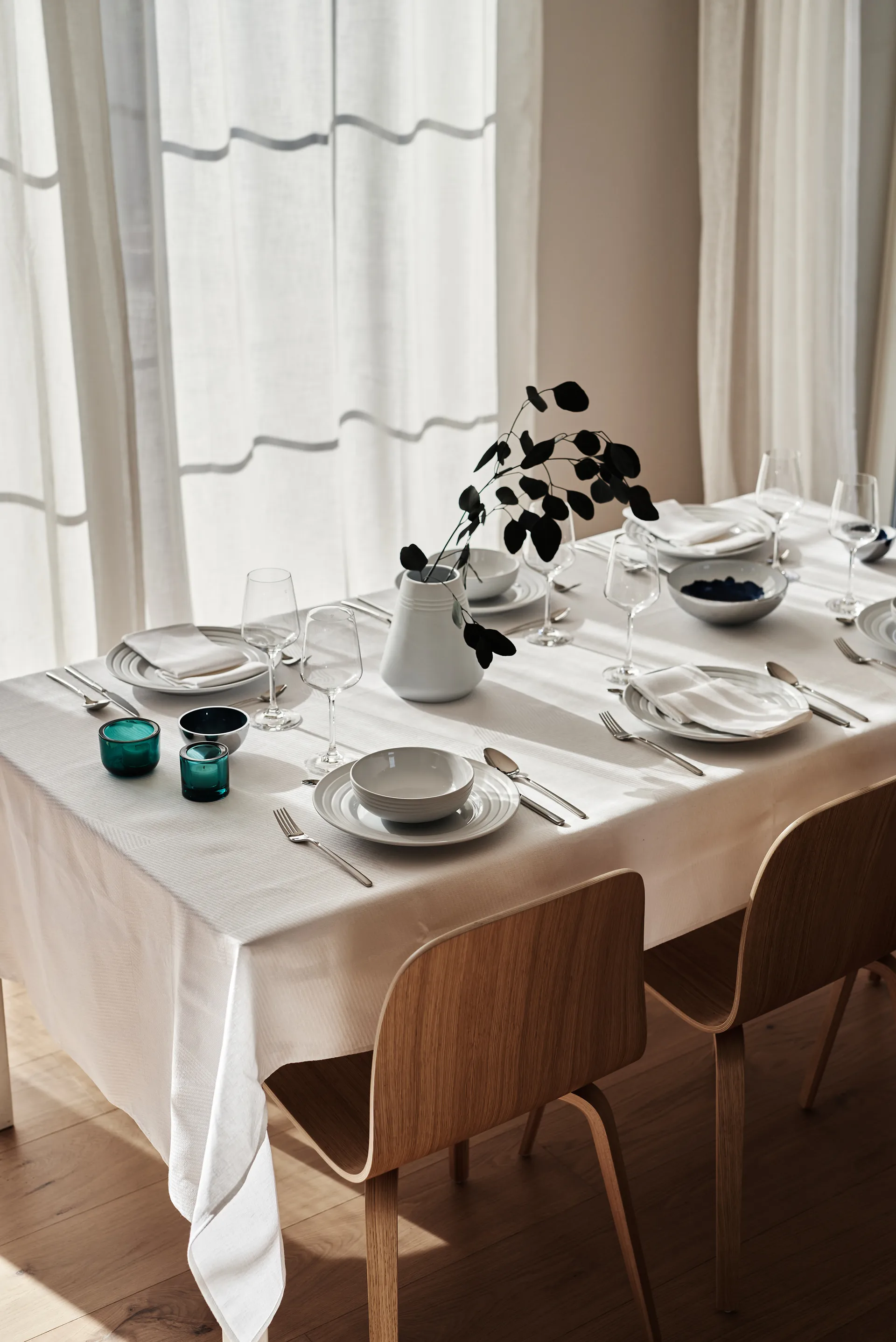 Geometric pöytäliina 147x250 cm, Valkoinen NJRD