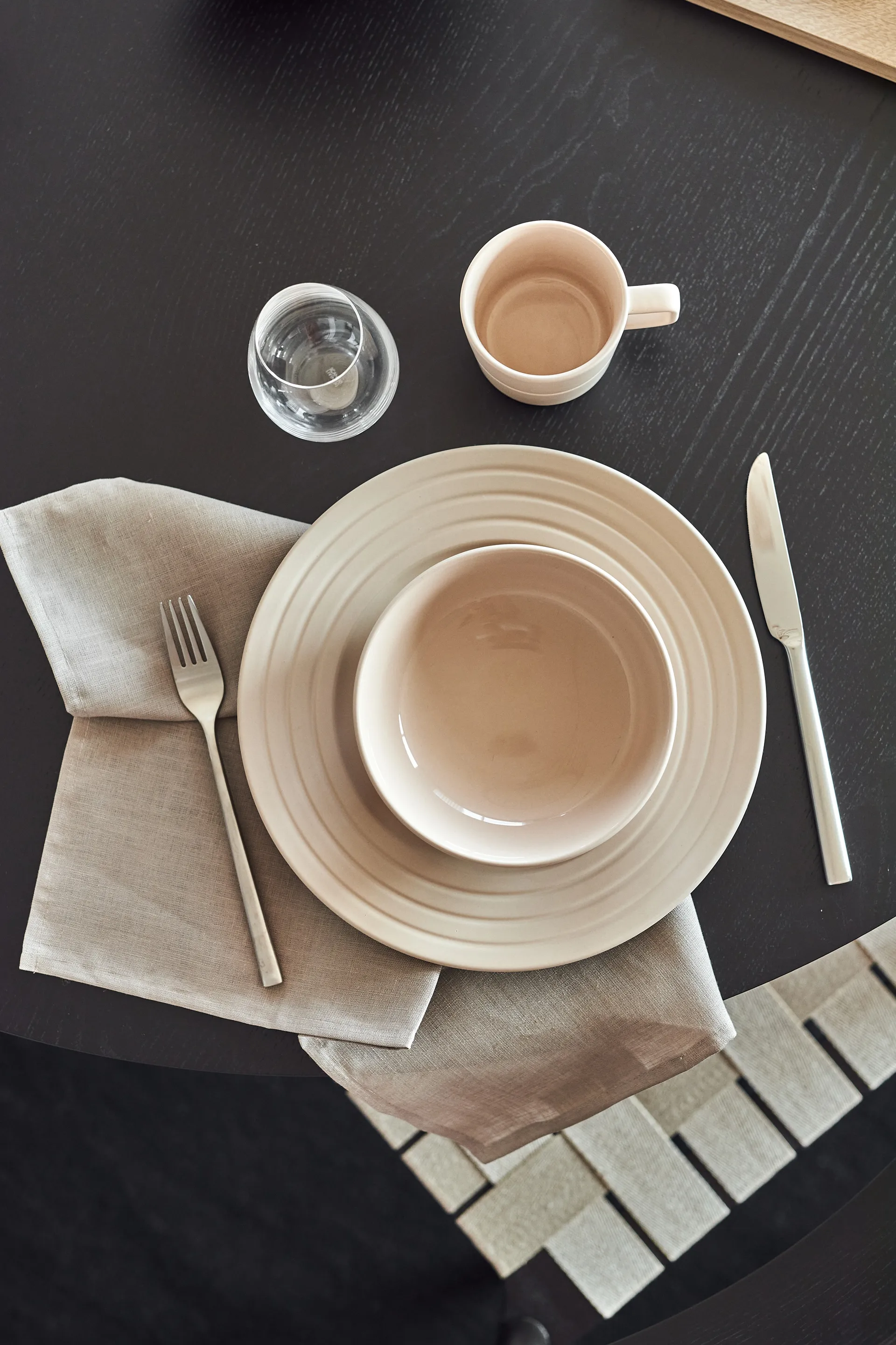 Lines-lautanen Ø 27 cm, beige NJRD