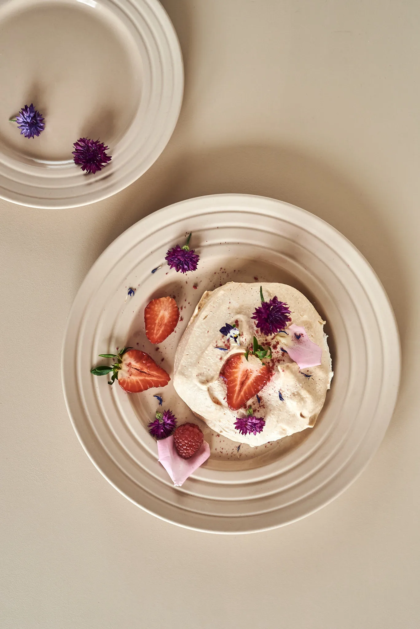 Lines-lautanen Ø 27 cm, beige NJRD