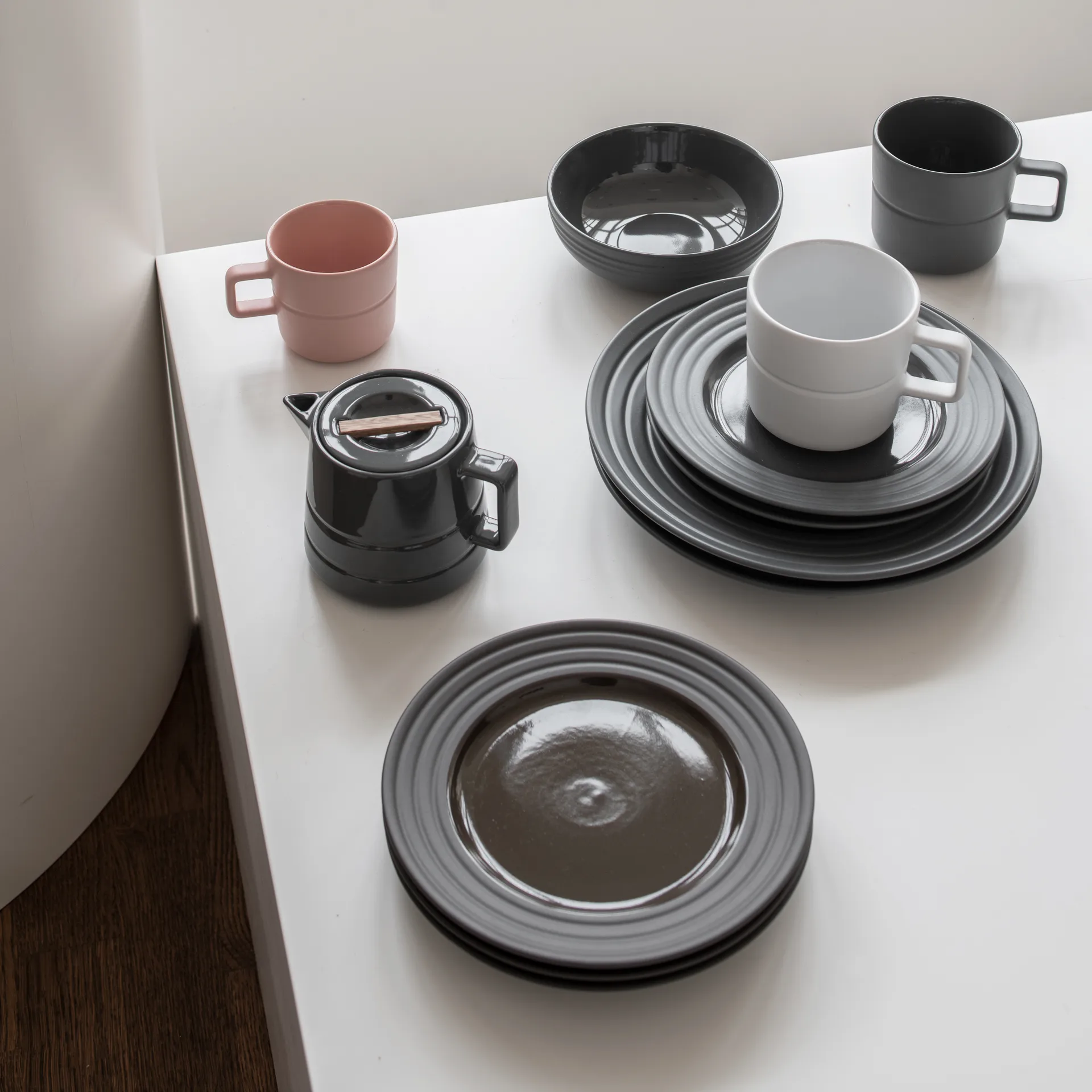 Lines-lautanen pieni Ø 21 cm, ruskea NJRD