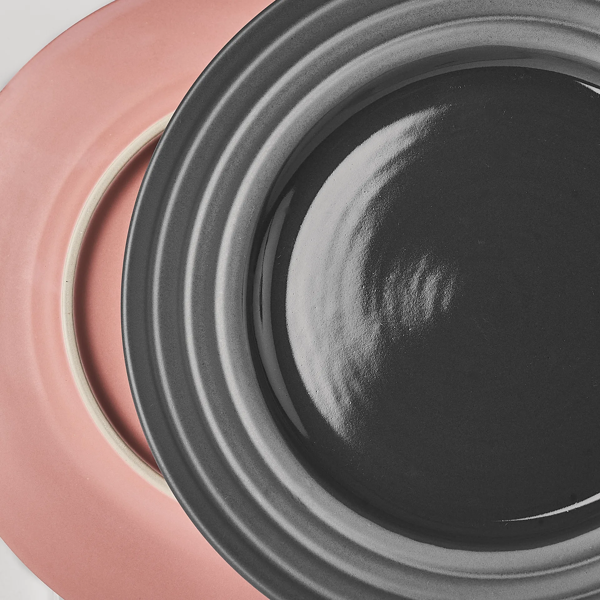 Lines-lautanen pieni Ø 21 cm, tummanharmaa NJRD