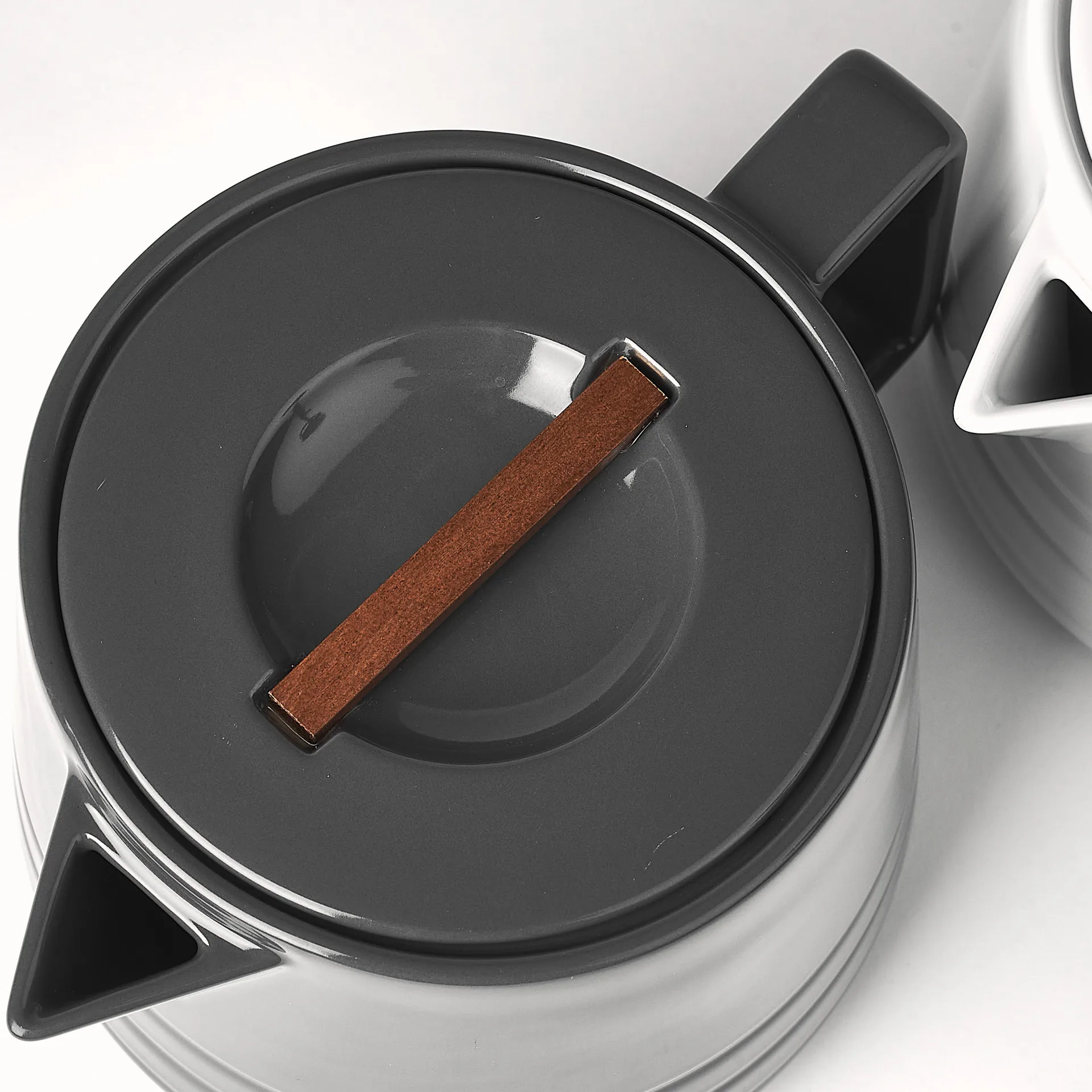 Lines-teekannu 1,5 litraa, tummanharmaa NJRD