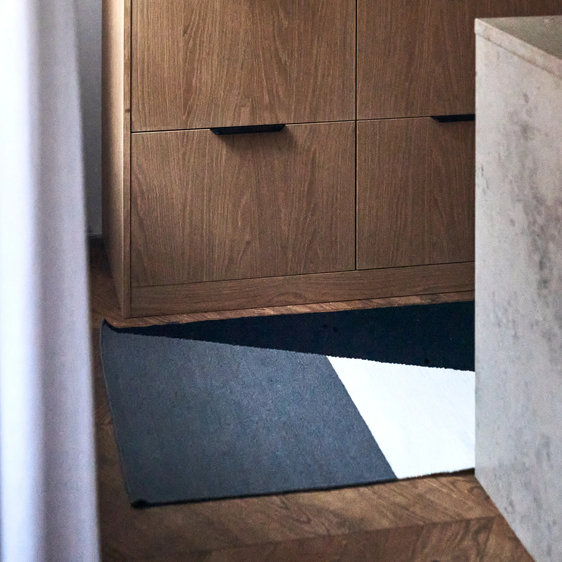 Stripes blocks -kelim-matto, musta, 80x240 cm NJRD