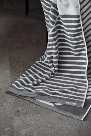 Stripes kylpypyyhe 100 x 150 cm - Harmaa - NJRD