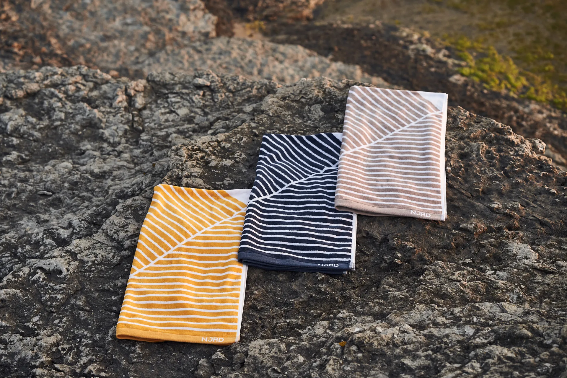 Stripes kylpypyyhe 70x140 cm, Beige NJRD