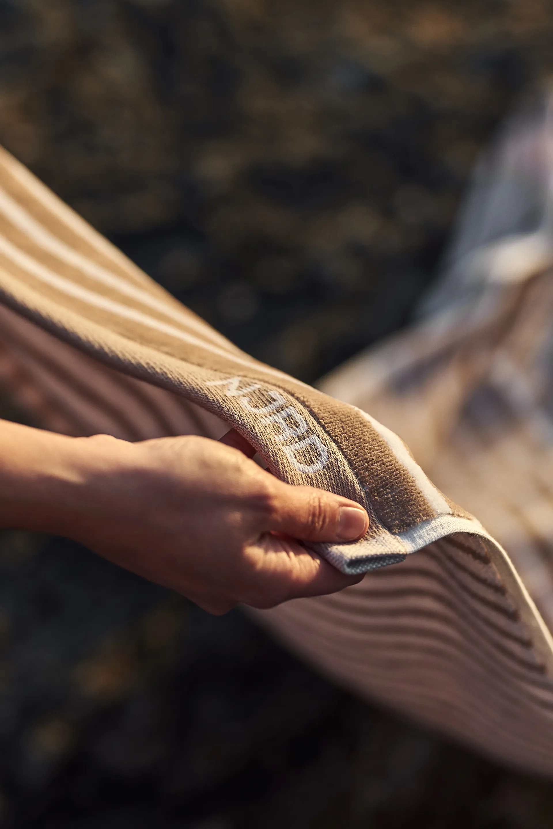 Stripes kylpypyyhe 70x140 cm, Beige NJRD