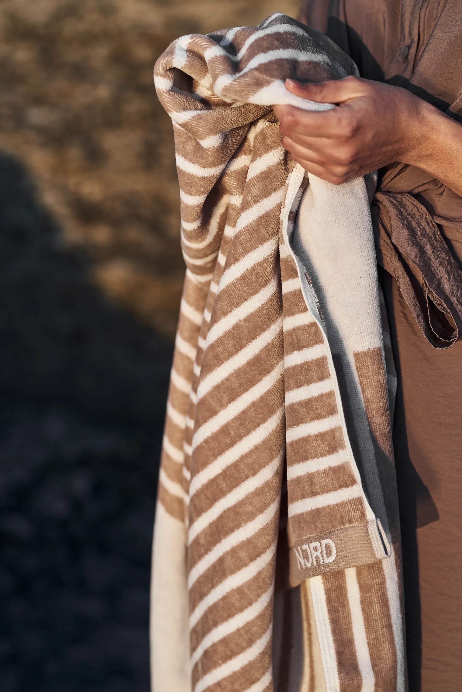 Stripes kylpypyyhe 70x140 cm, Beige NJRD