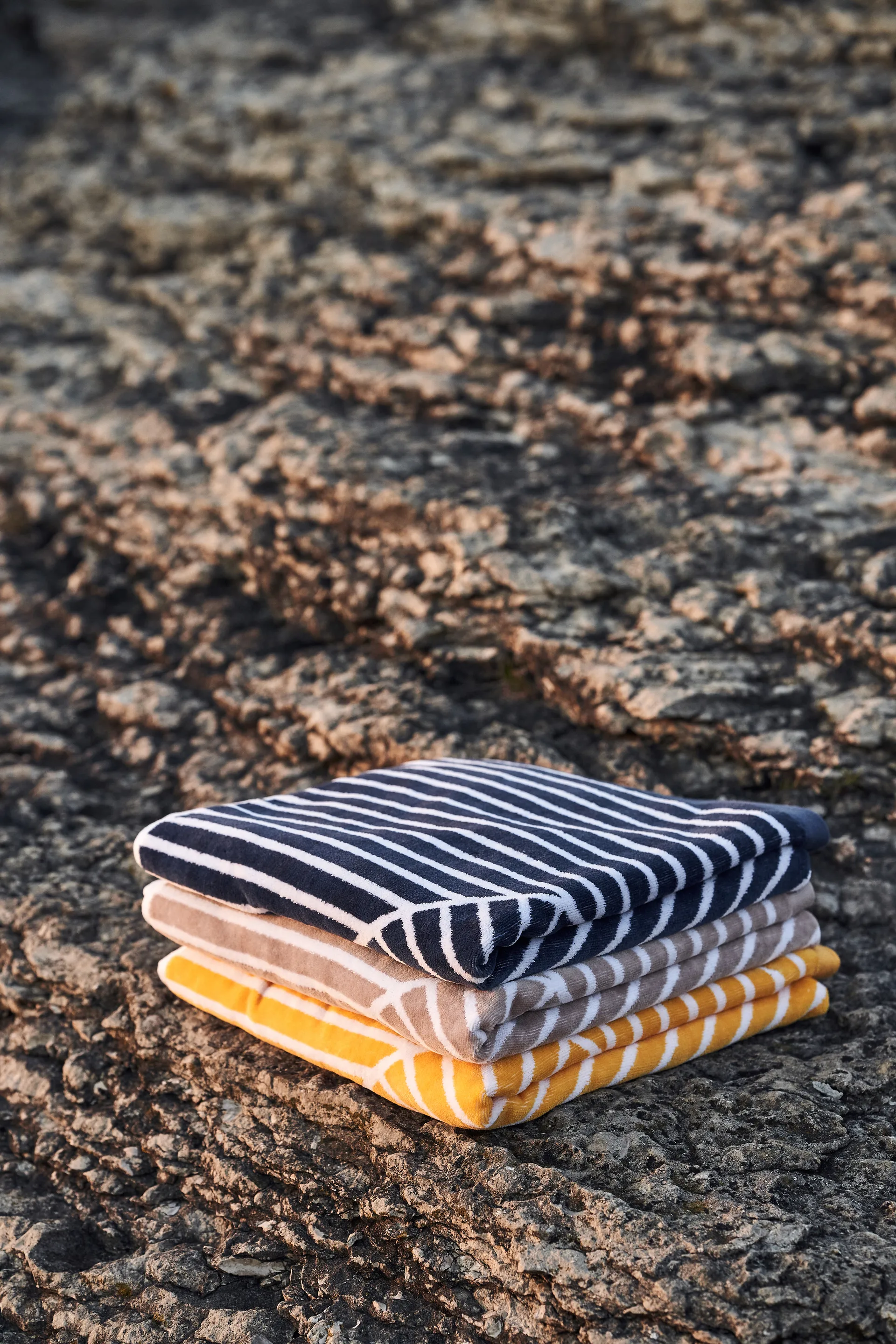 Stripes kylpypyyhe 70x140 cm, Sininen NJRD