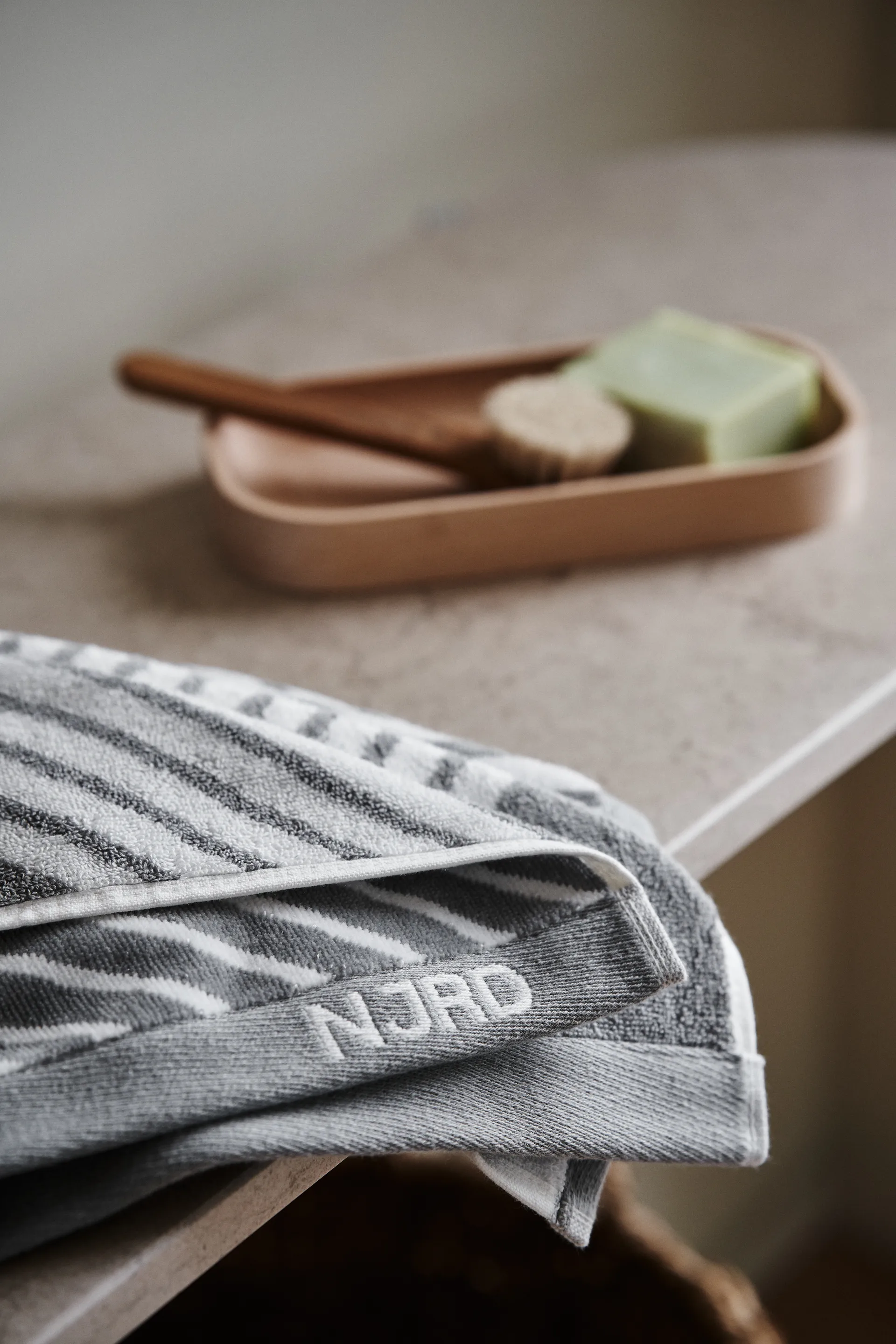 Stripes pyyhe 50x70 cm, Harmaa NJRD