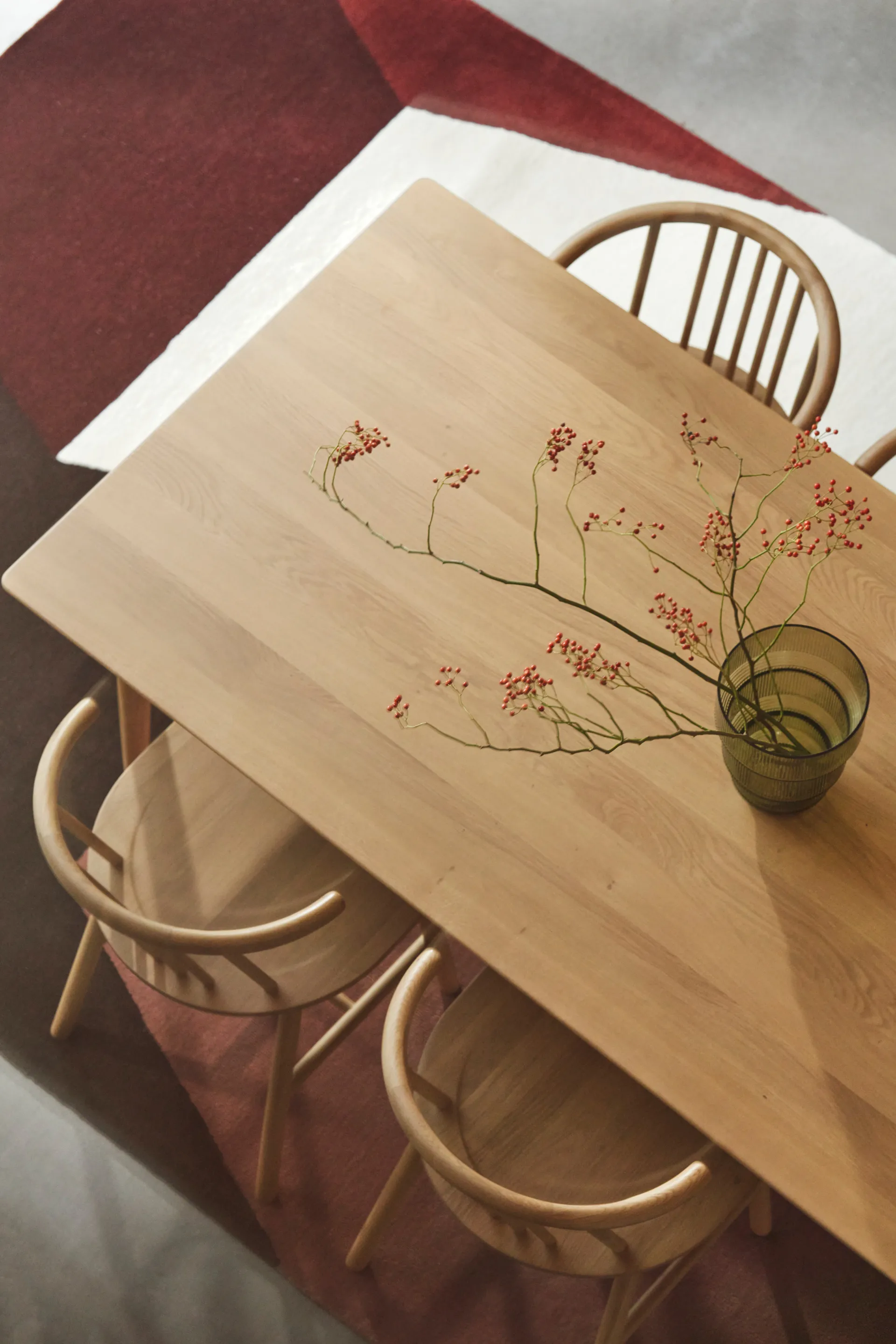 VIOR ruokapöytä 200 cm + tuoli 6‑pakkaus – Lakattu tammi‑naturel,  NJRD