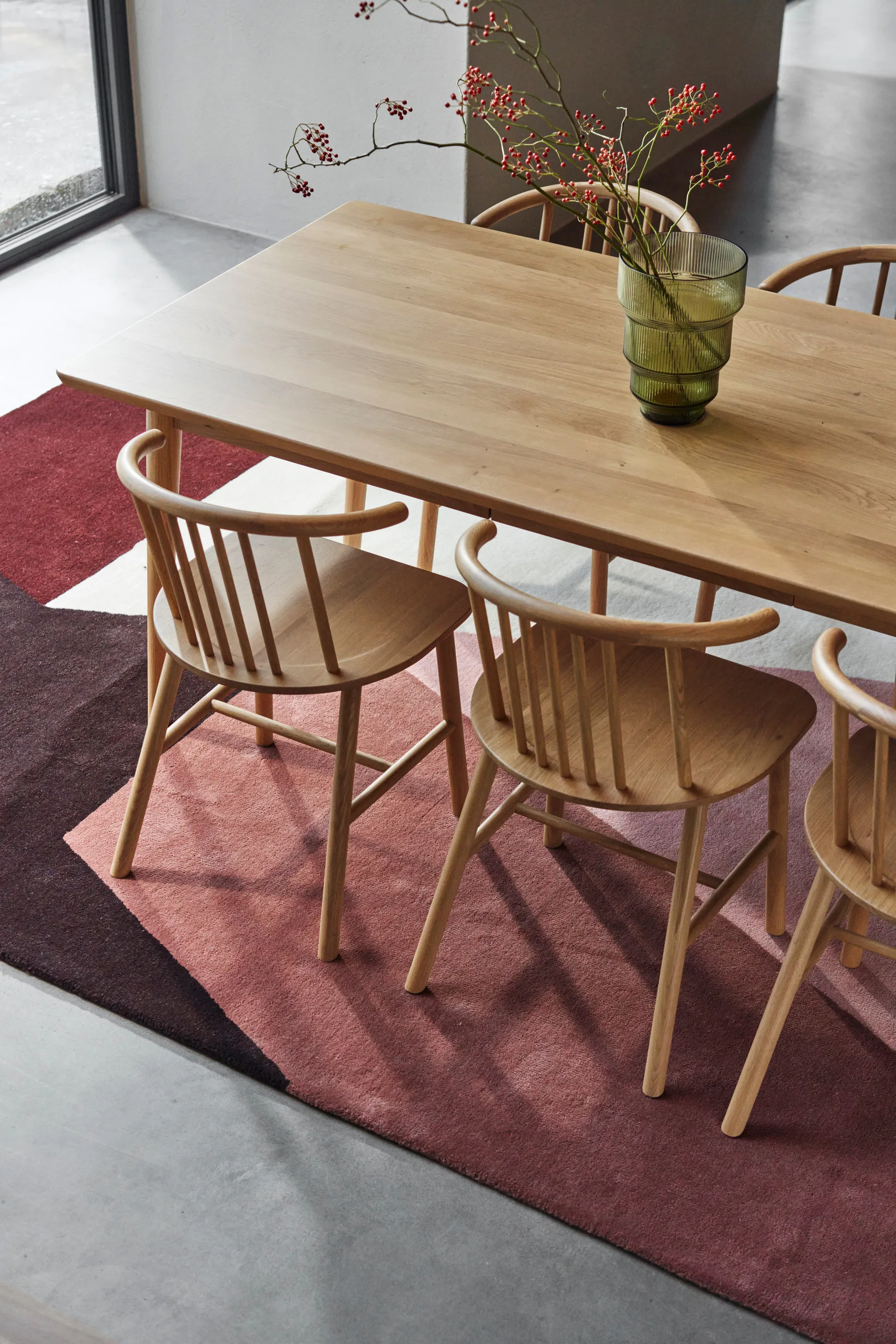 VIOR ruokapöytä 200 cm + tuoli 6‑pakkaus – Lakattu tammi‑naturel,  NJRD