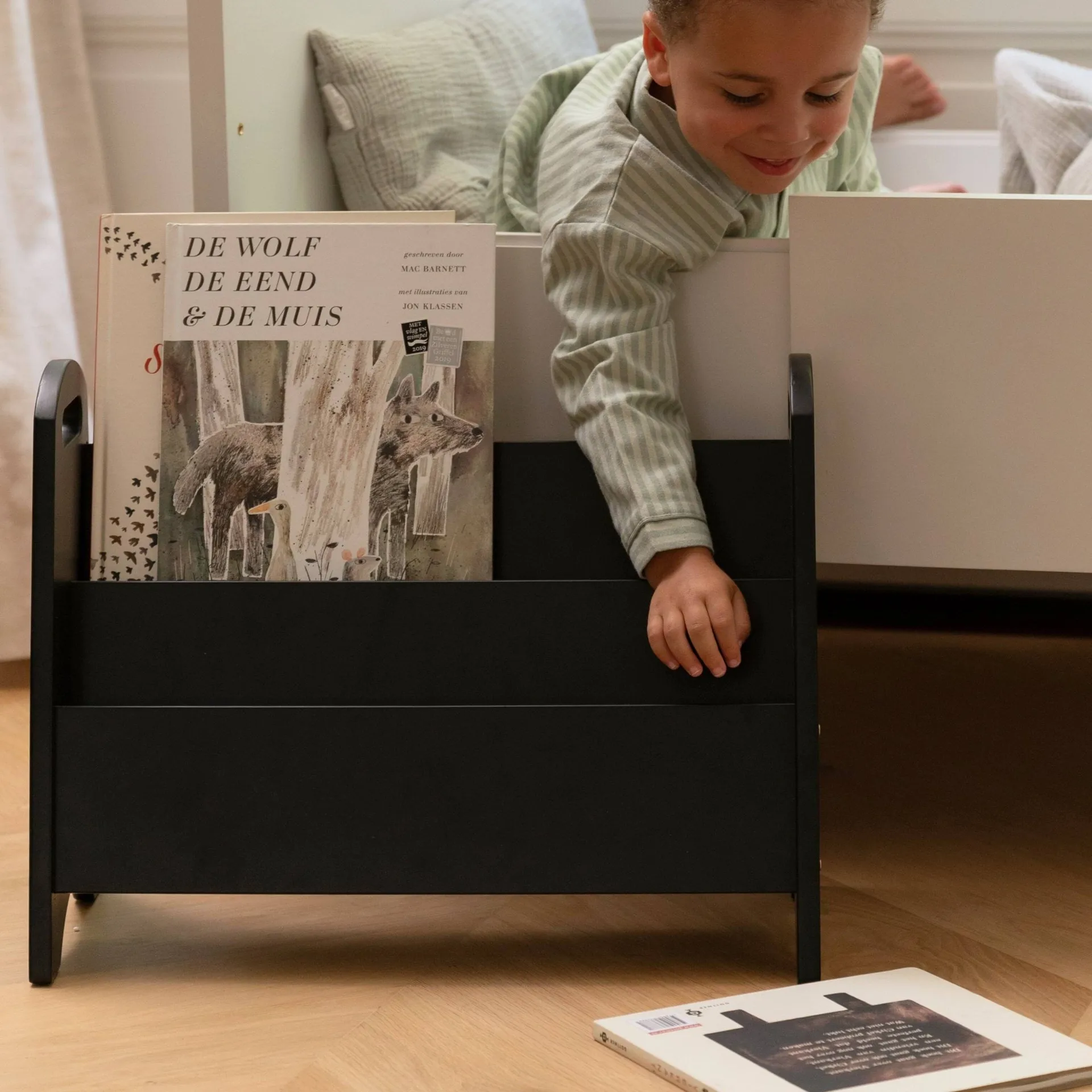Book holder kirjahylly lapsille, Musta Nofred