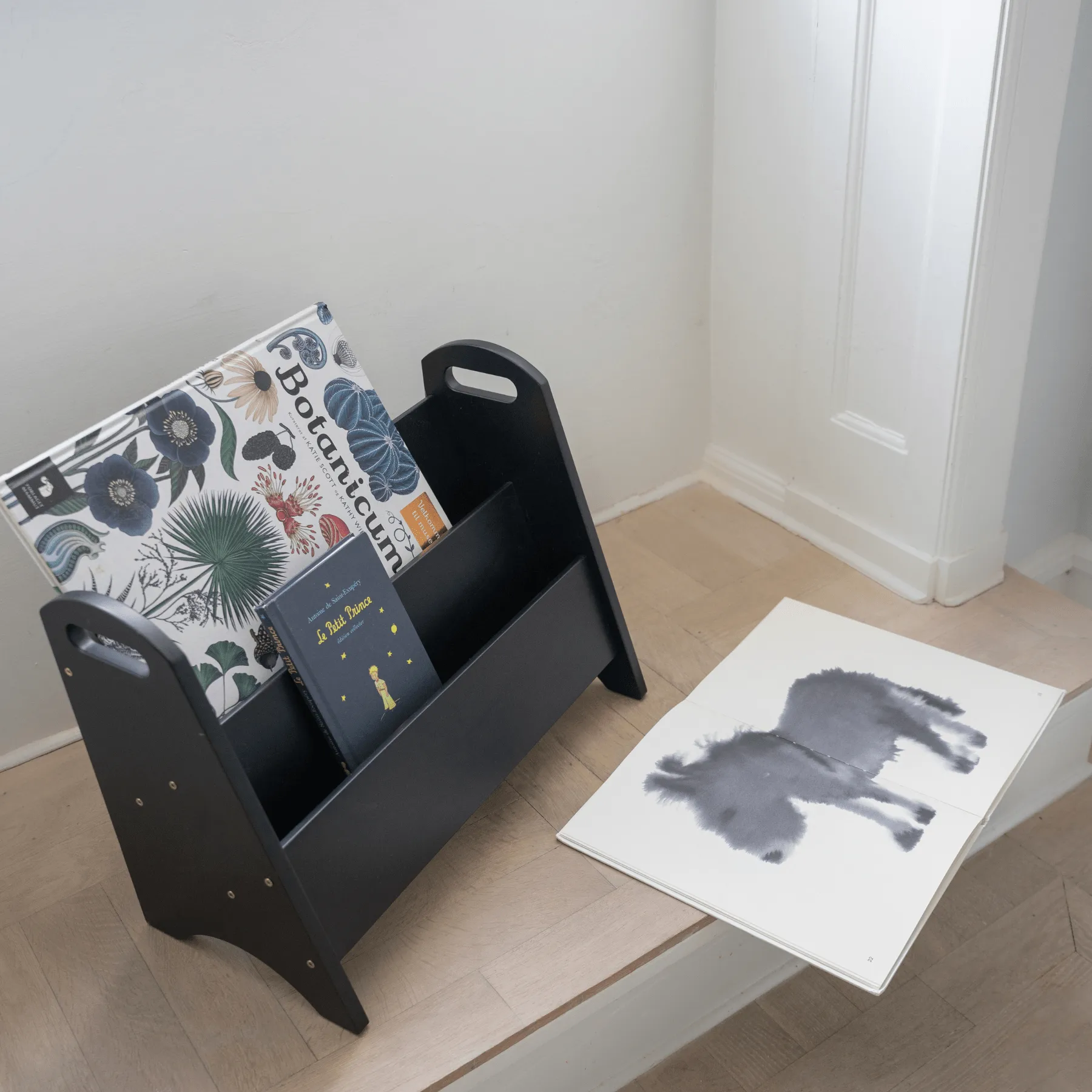 Book holder kirjahylly lapsille, Musta Nofred