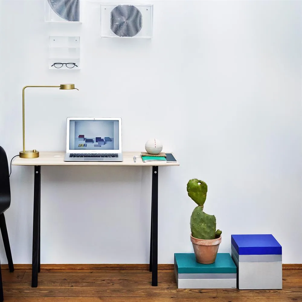 2-Dots yöpöytä, saarni-svart Nomess Copenhagen