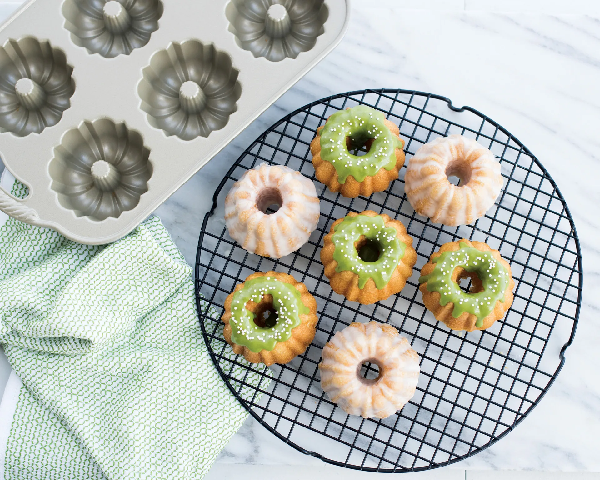 Nordic Ware anniversary bundtlette -kakkuvuoka hopea, 1,1 l Nordic Ware