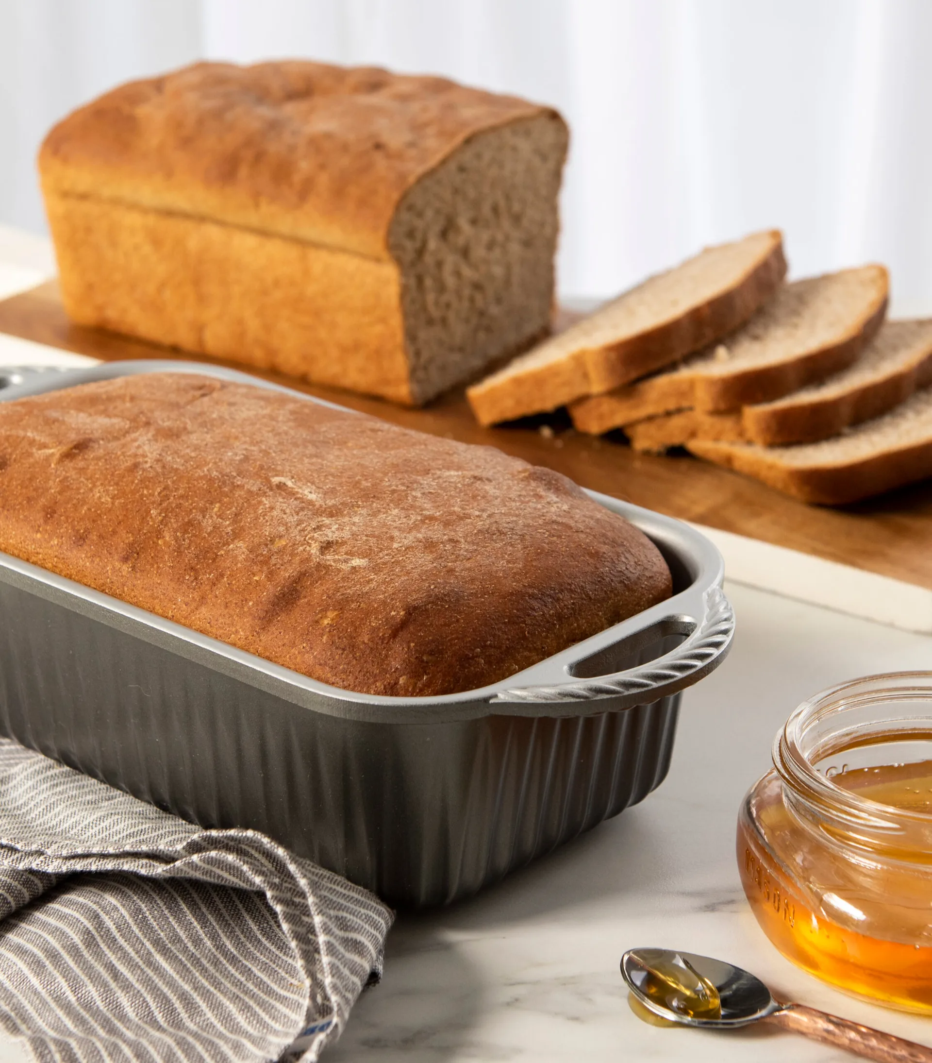 Nordic Ware Classic -leipävuoka 1,4 l, Musta Nordic Ware