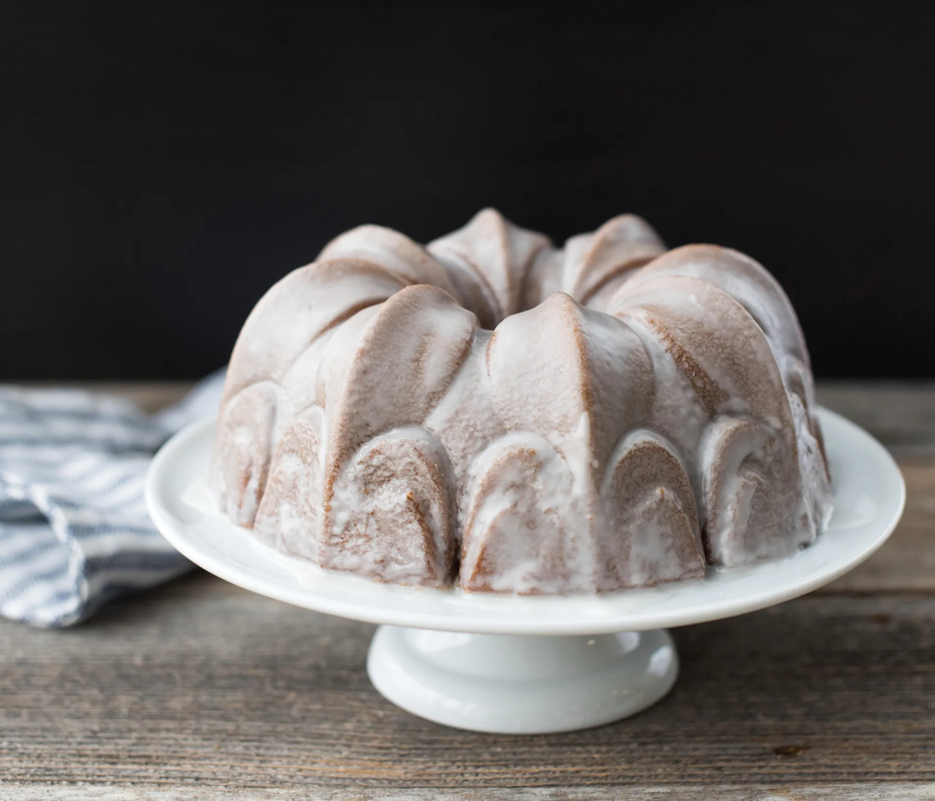 Nordic Ware Fleur De Lis Bundt -leivontavuoka, 2,4 l Nordic Ware