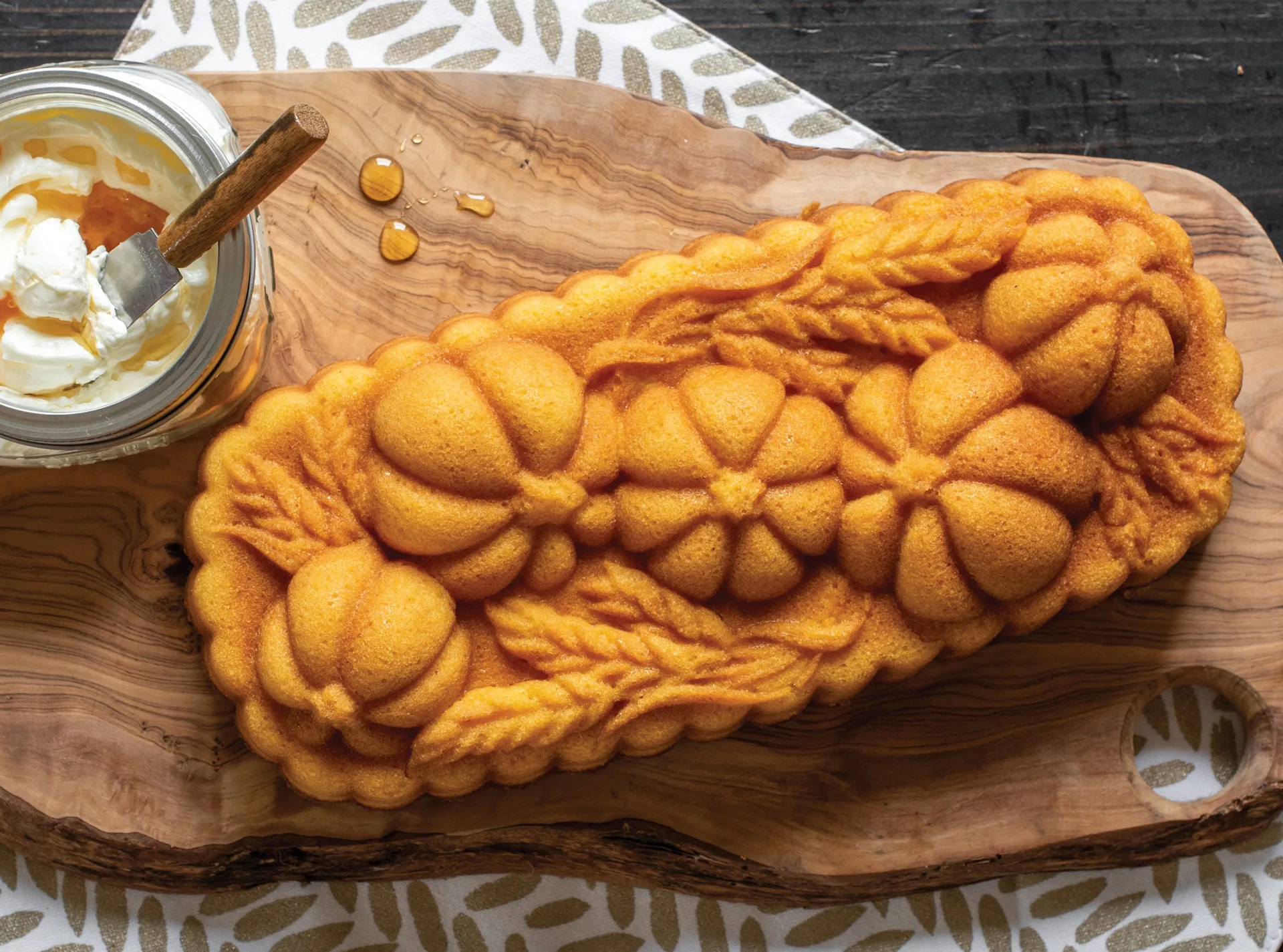 Nordic Ware Wheat & Pumpkin -leivontavuoka 1,4 l, Pronssi Nordic Ware