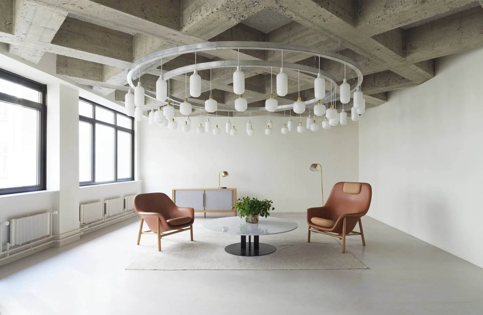 Amp valaisin iso, valkoinen Normann Copenhagen