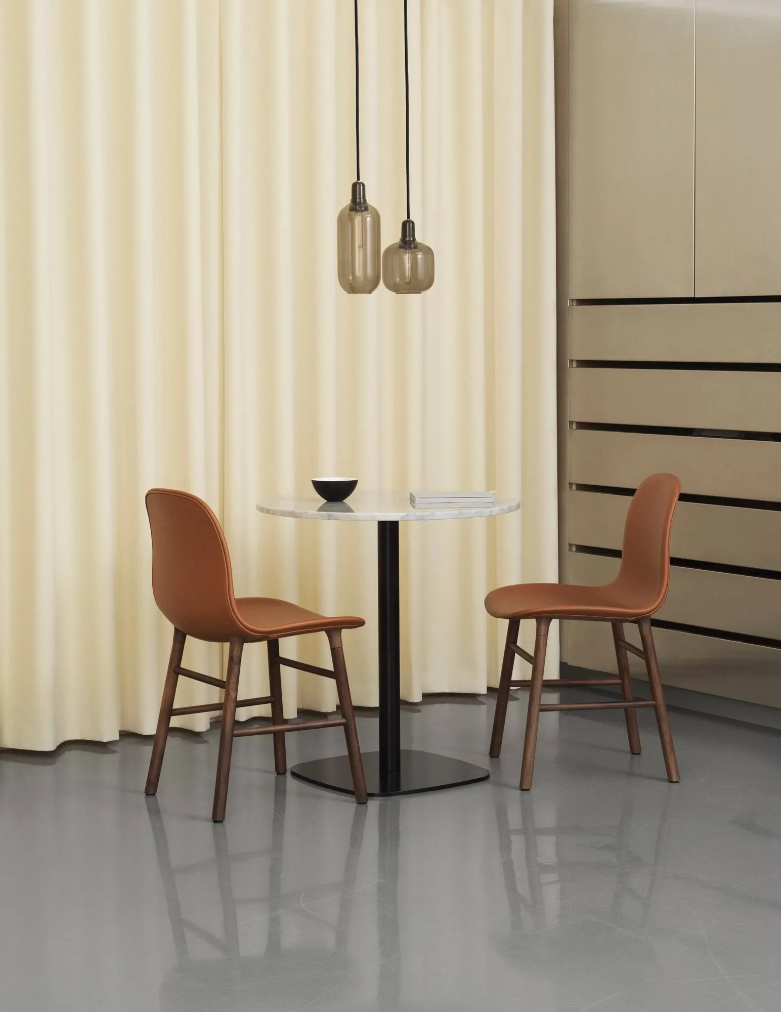 Amp valaisin pieni, harmaa-musta Normann Copenhagen