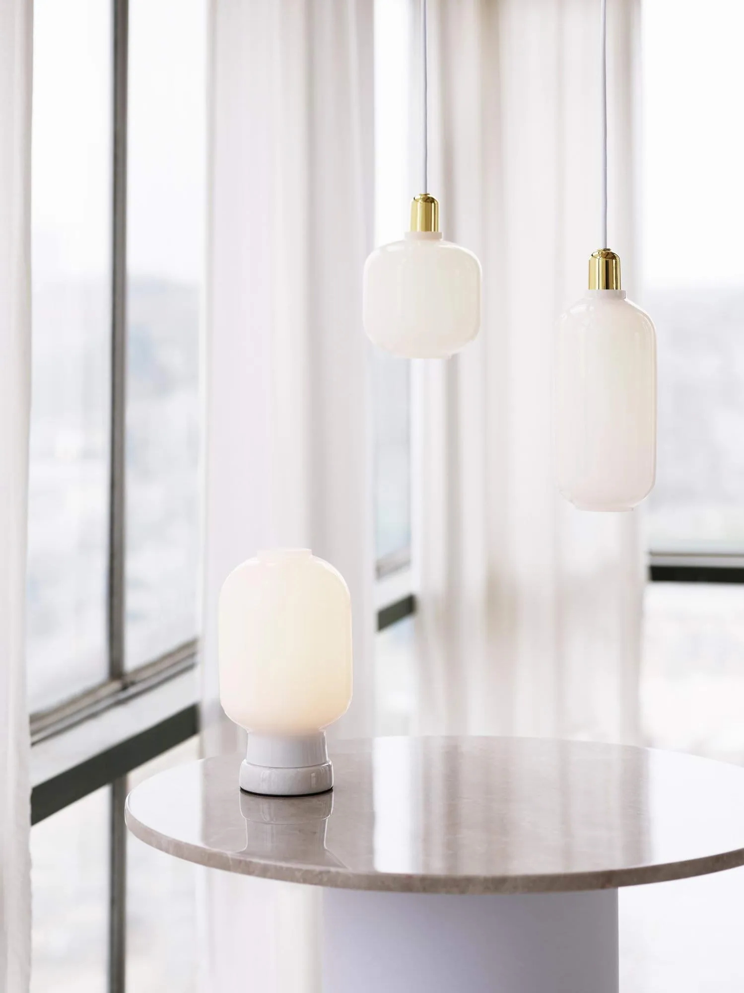 Amp valaisin pieni, Valkoinen-messinki Normann Copenhagen