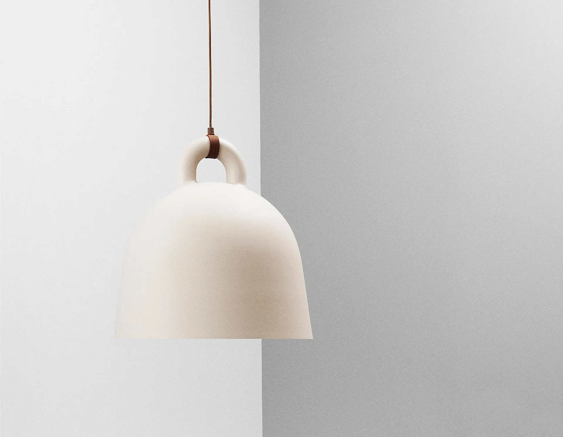Bell-valaisin hiekka, medium Normann Copenhagen