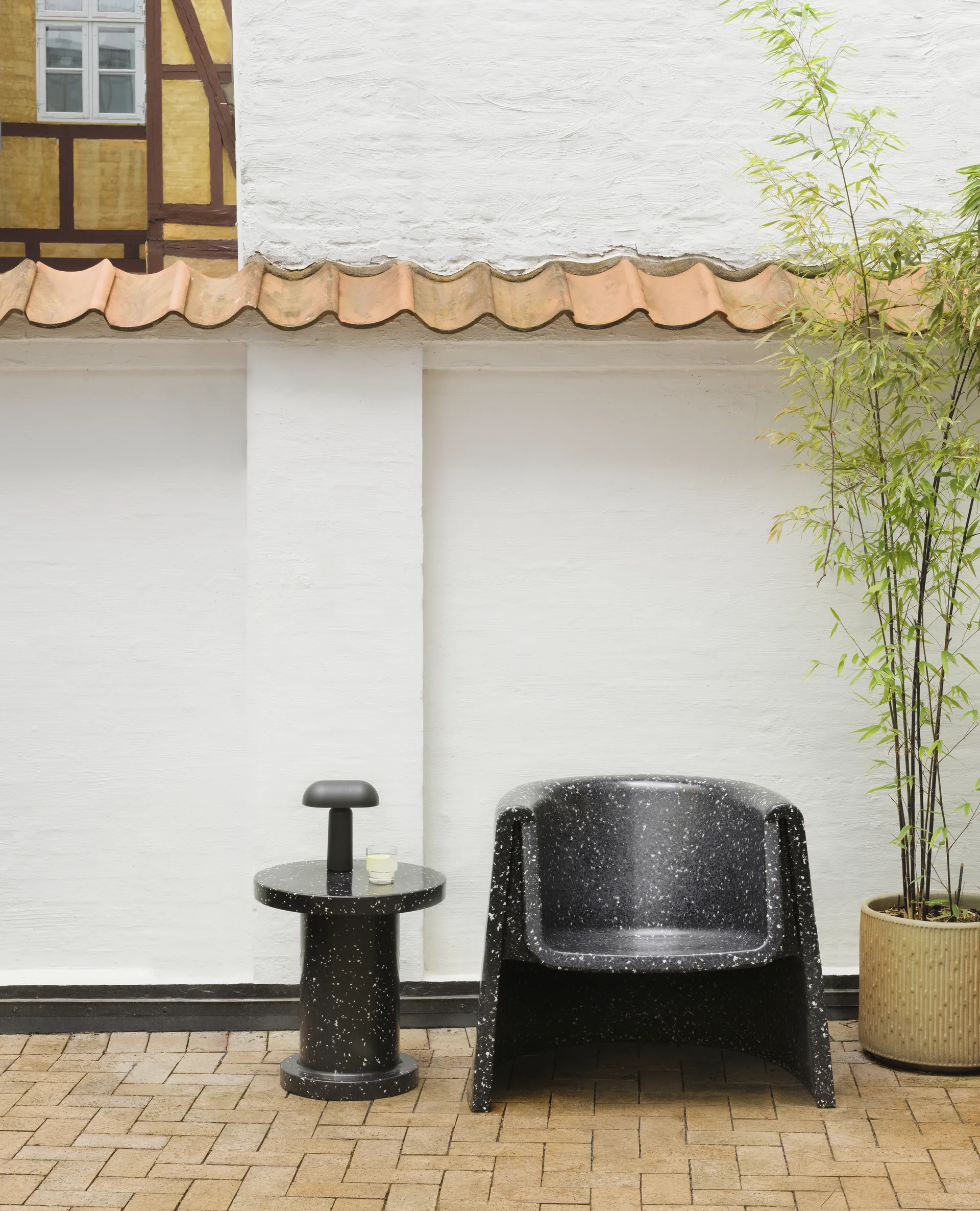 Bit sivupöytä, Musta Normann Copenhagen