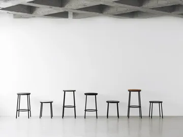 Circa baarijakkara 65 cm - Musta tammi - Normann Copenhagen