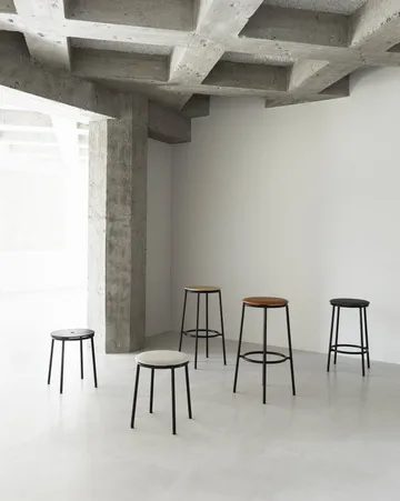 Circa jakkara 45 cm - Musta alumiini - Normann Copenhagen
