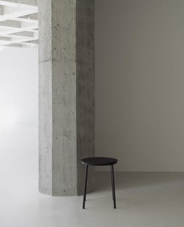 Circa jakkara 45 cm - Musta alumiini - Normann Copenhagen