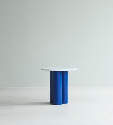 Dit sivupöytä Ø40 cm - White Carrara-bright blue - Normann Copenhagen