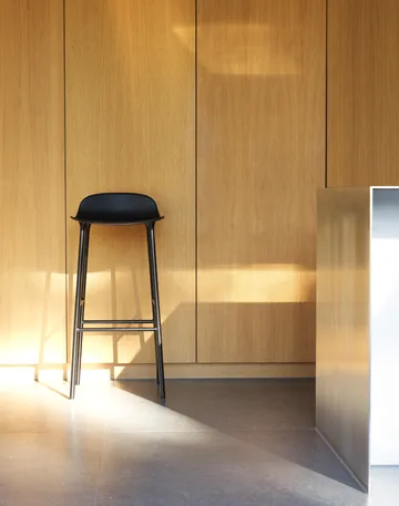 Form Chair baarituoli metallijalat, musta, 2-pakkaus - Normann Copenhagen